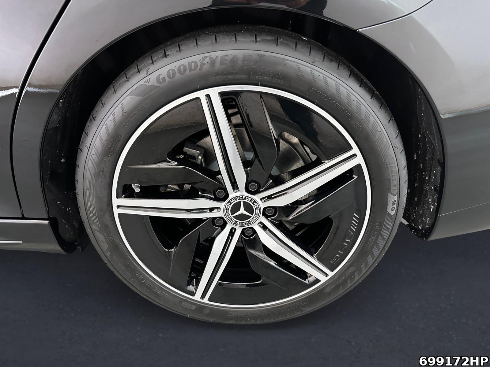 Fahrzeugabbildung Mercedes-Benz CLA 180 Shooting Brake +AMG+NIGHT+360°KAM+DISTRONIC+WINTER+