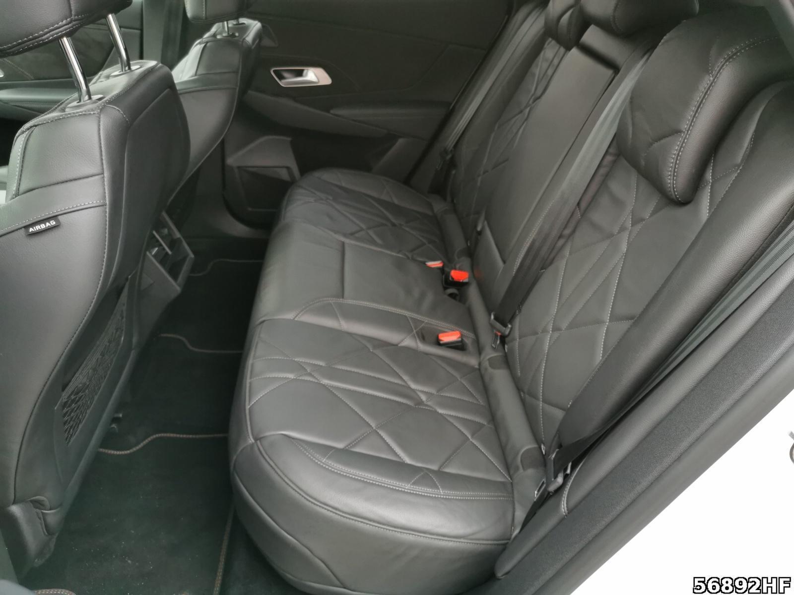 Fahrzeugabbildung DS Automobiles DS7 Crossback Hybrid 4x4, Performance Line