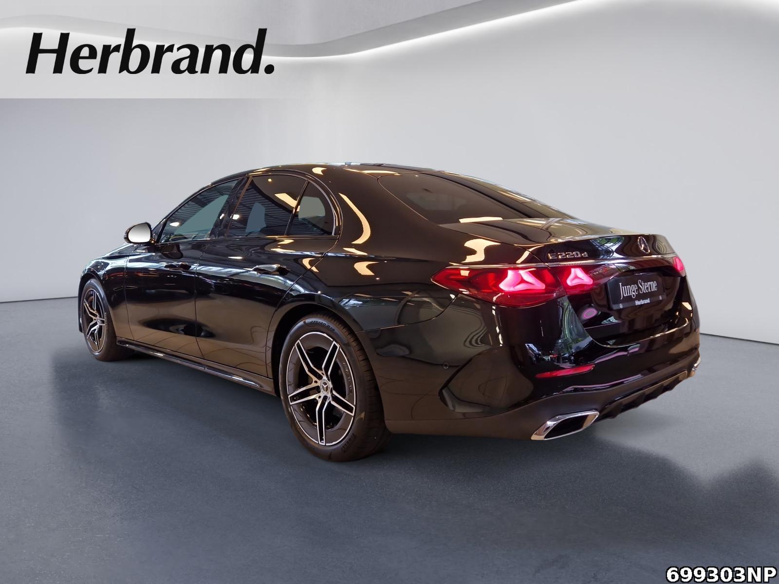 Fahrzeugabbildung Mercedes-Benz E 220 d AMG Pano Night Distronic CarPlay Ambient