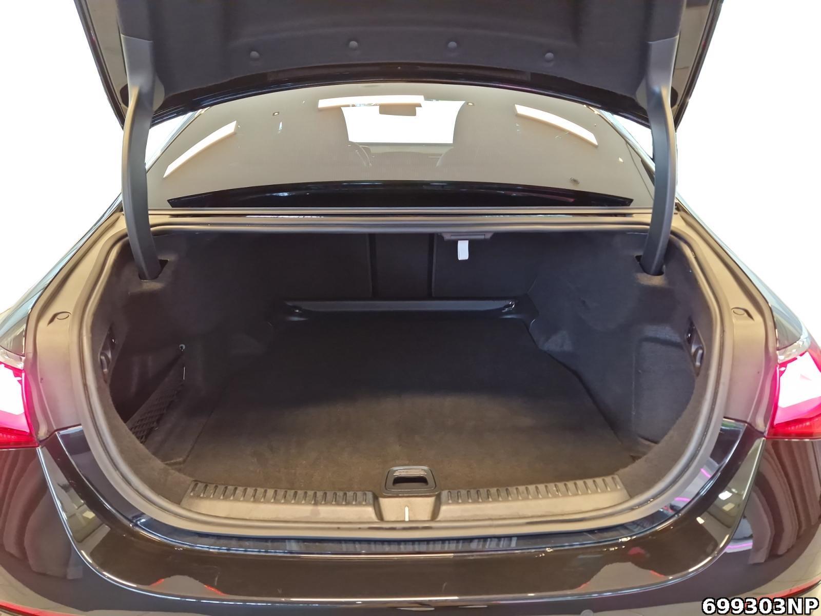 Fahrzeugabbildung Mercedes-Benz E 220 d AMG Pano Night Distronic CarPlay Ambient