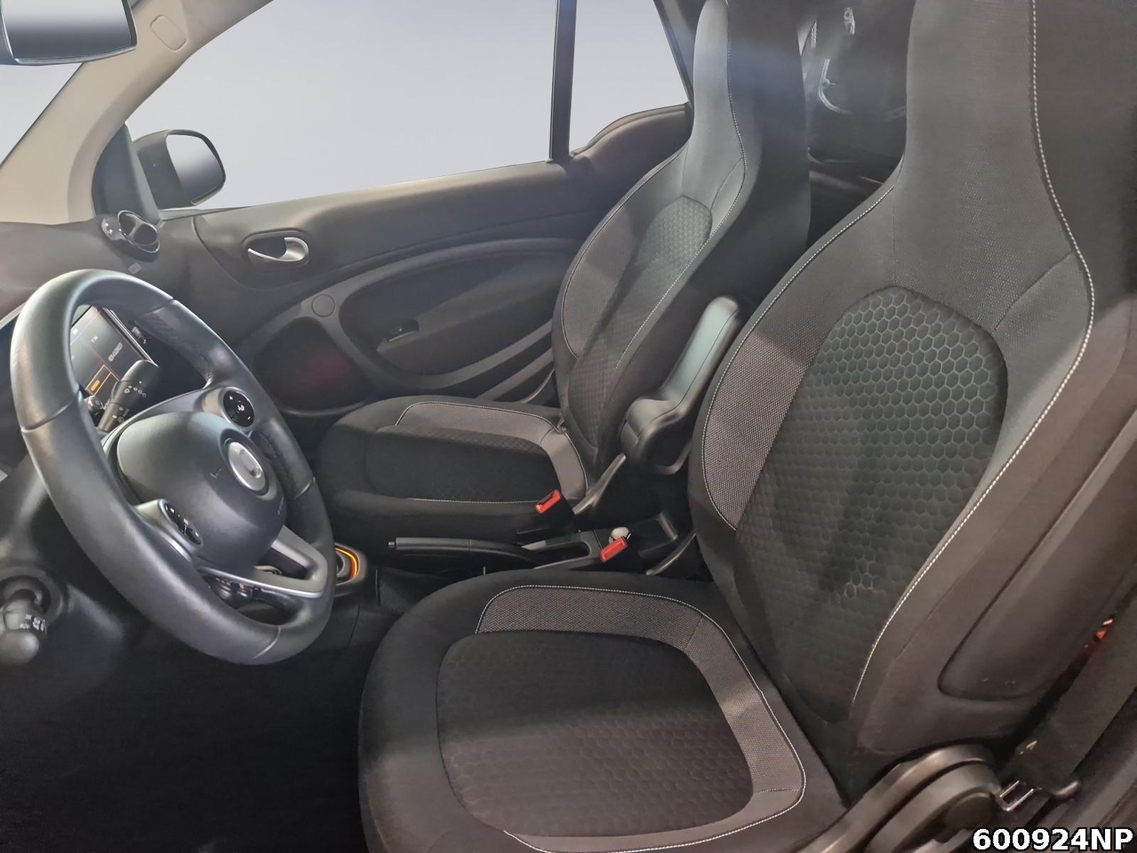 Fahrzeugabbildung Smart ForTwo EQ Cabrio LED Einparkhilfe hinten Kamera
