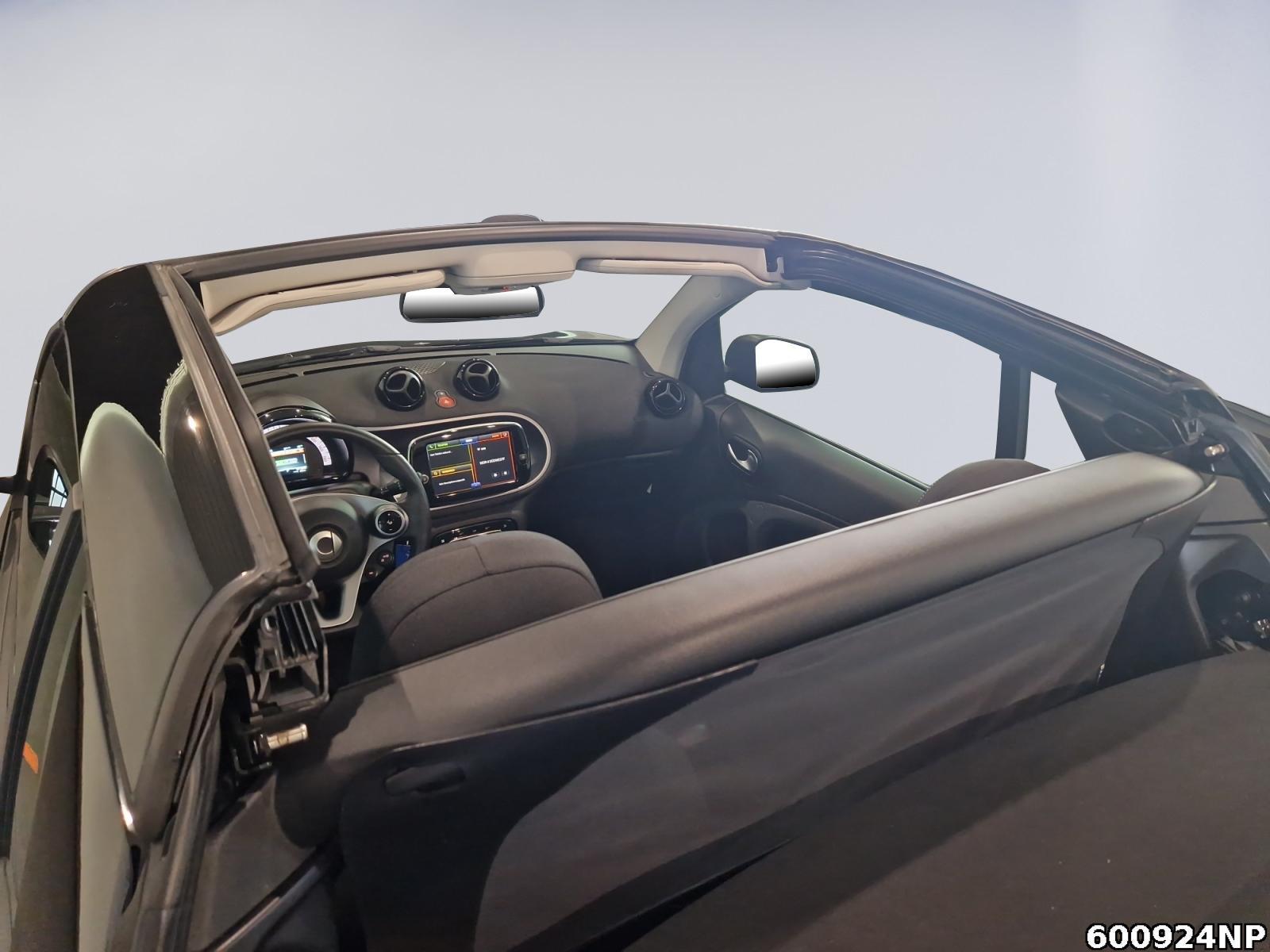 Fahrzeugabbildung Smart ForTwo EQ Cabrio LED Einparkhilfe hinten Kamera