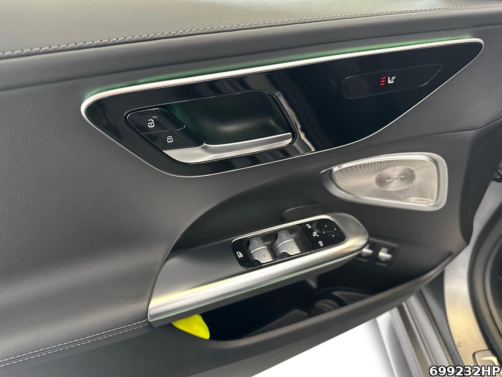 Fahrzeugabbildung Mercedes-Benz C 300 e T AMG Night DigitalLight Burmester 360°