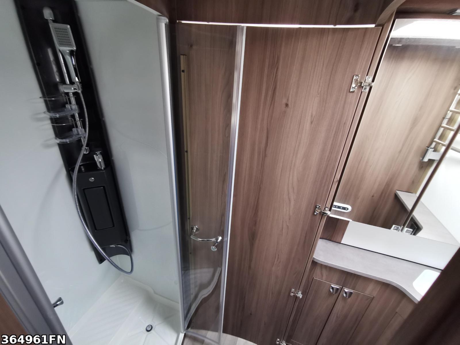 Fahrzeugabbildung Kabe Travel Master Imperial i860 LGB Cinderella AHK