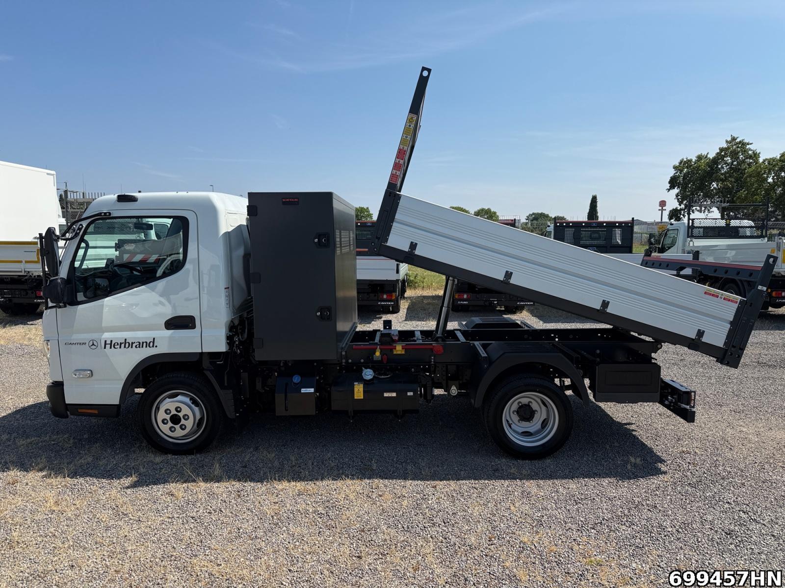 Fahrzeugabbildung FUSO Canter 3C15 AMT Heckkiper Werkzeugbox Vfhrzg.