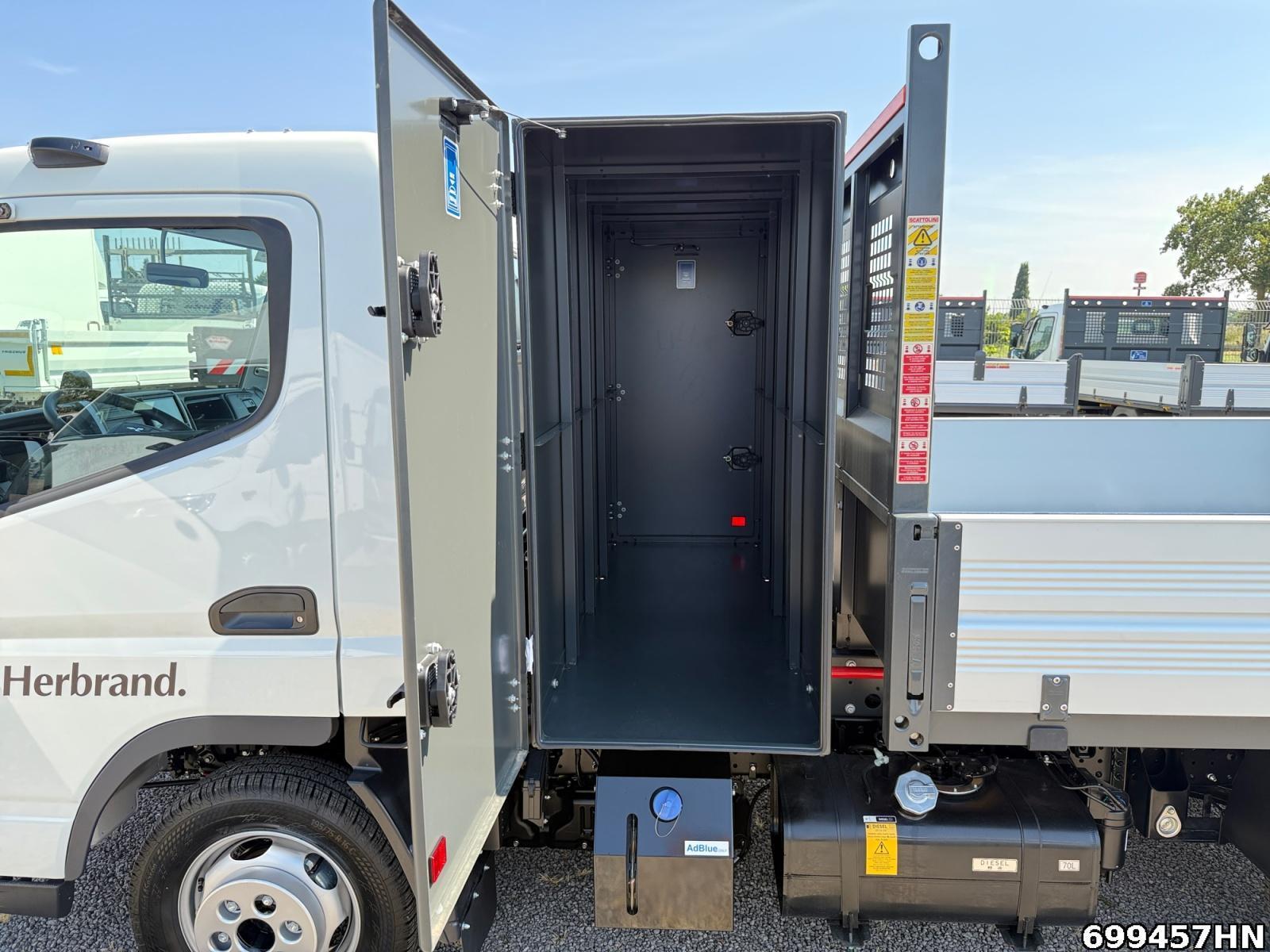 Fahrzeugabbildung FUSO Canter 3C15 AMT Heckkiper Werkzeugbox Vfhrzg.