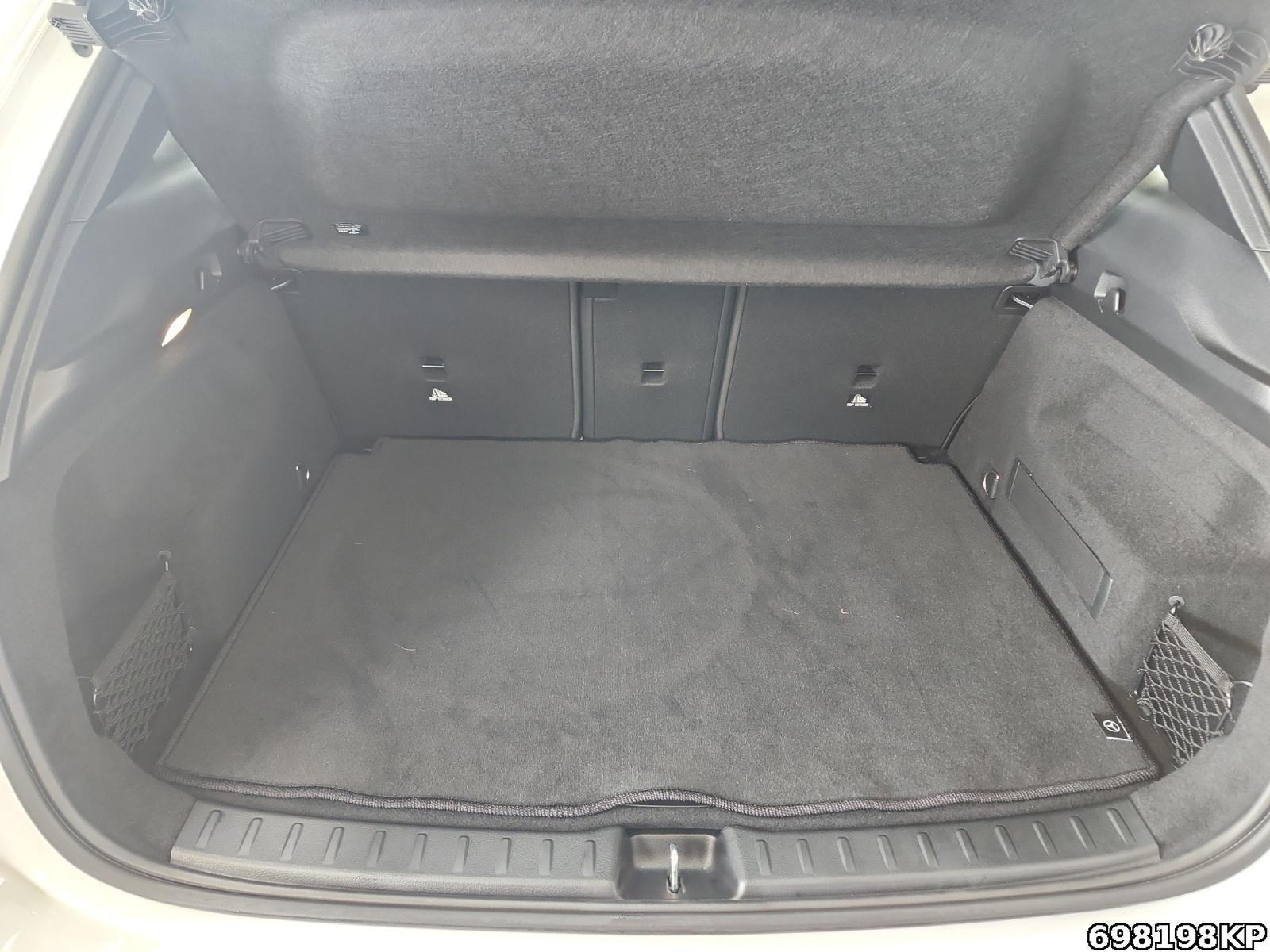 Fahrzeugabbildung Mercedes-Benz GLA 250 4M Progressive Multibeam CarPlay Kamera