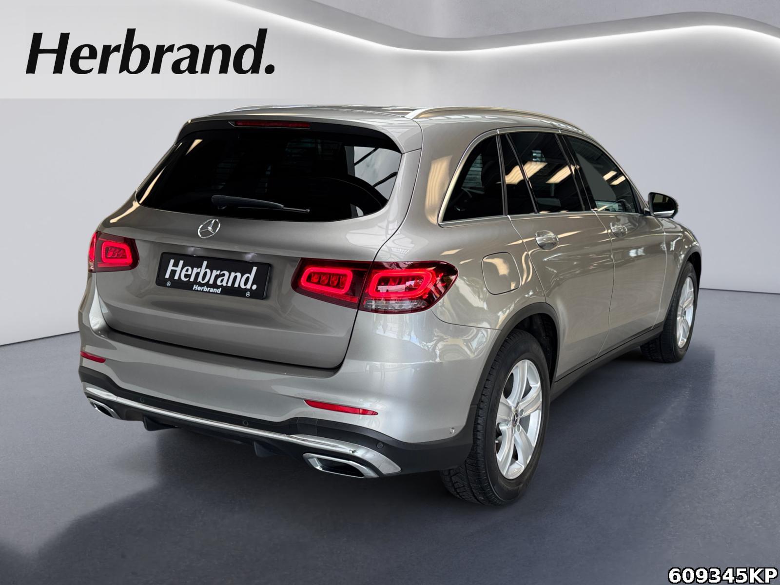 Fahrzeugabbildung Mercedes-Benz GLC 200 4matic AMG Line AHK DistronicHUDCarPlay