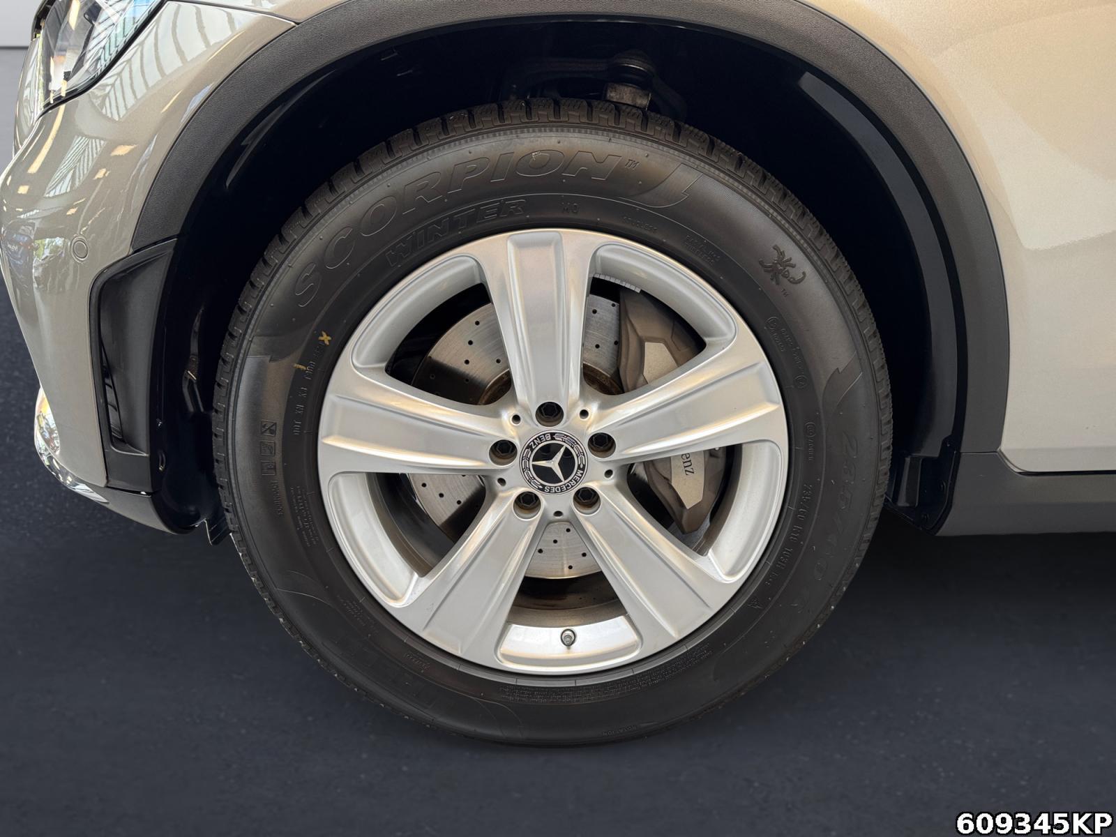 Fahrzeugabbildung Mercedes-Benz GLC 200 4matic AMG Line AHK DistronicHUDCarPlay