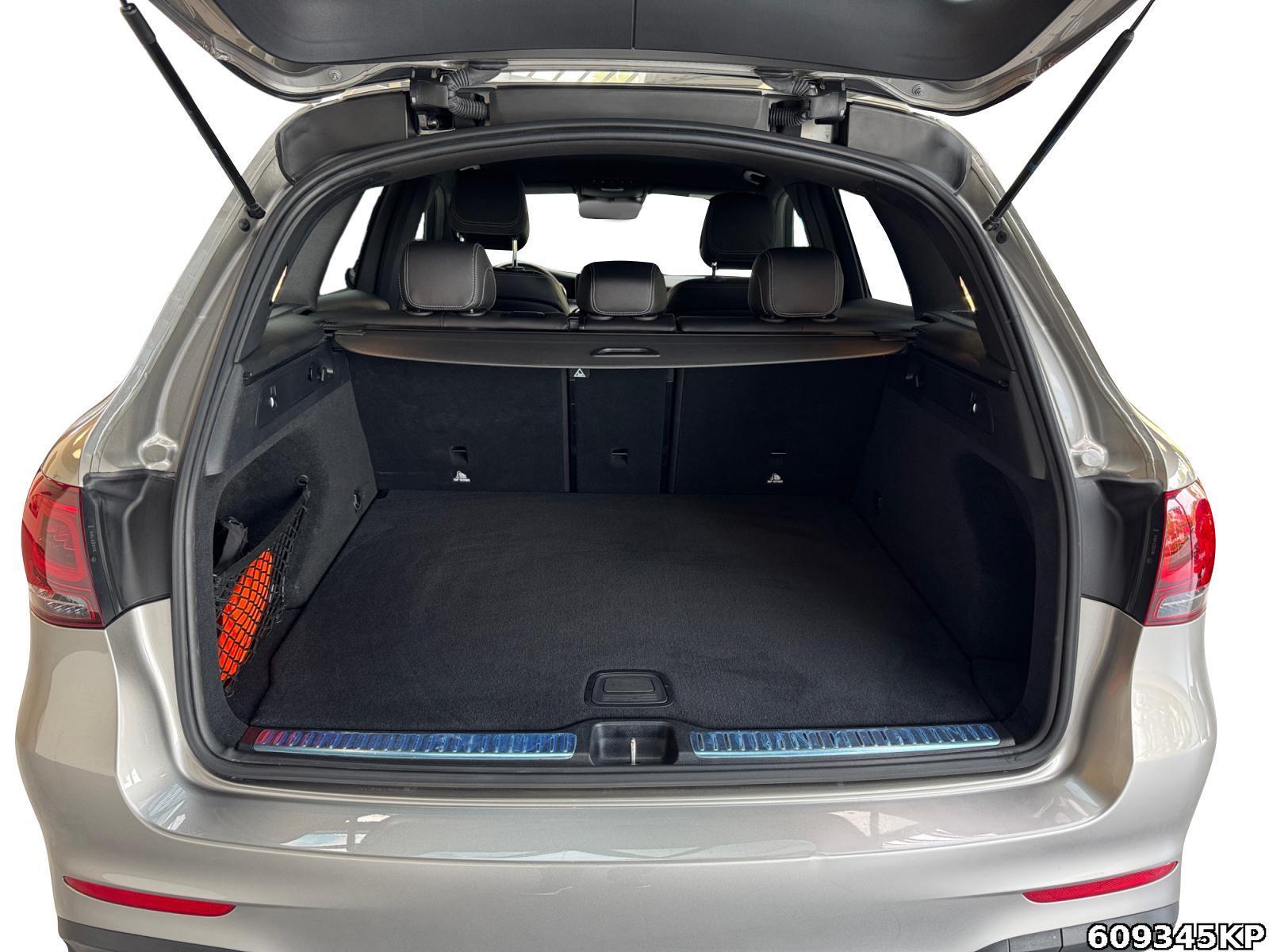 Fahrzeugabbildung Mercedes-Benz GLC 200 4matic AMG Line AHK DistronicHUDCarPlay