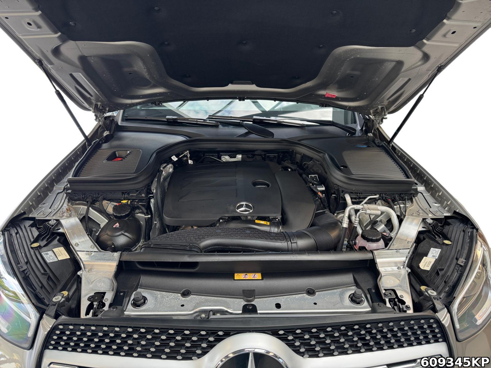 Fahrzeugabbildung Mercedes-Benz GLC 200 4matic AMG Line AHK DistronicHUDCarPlay