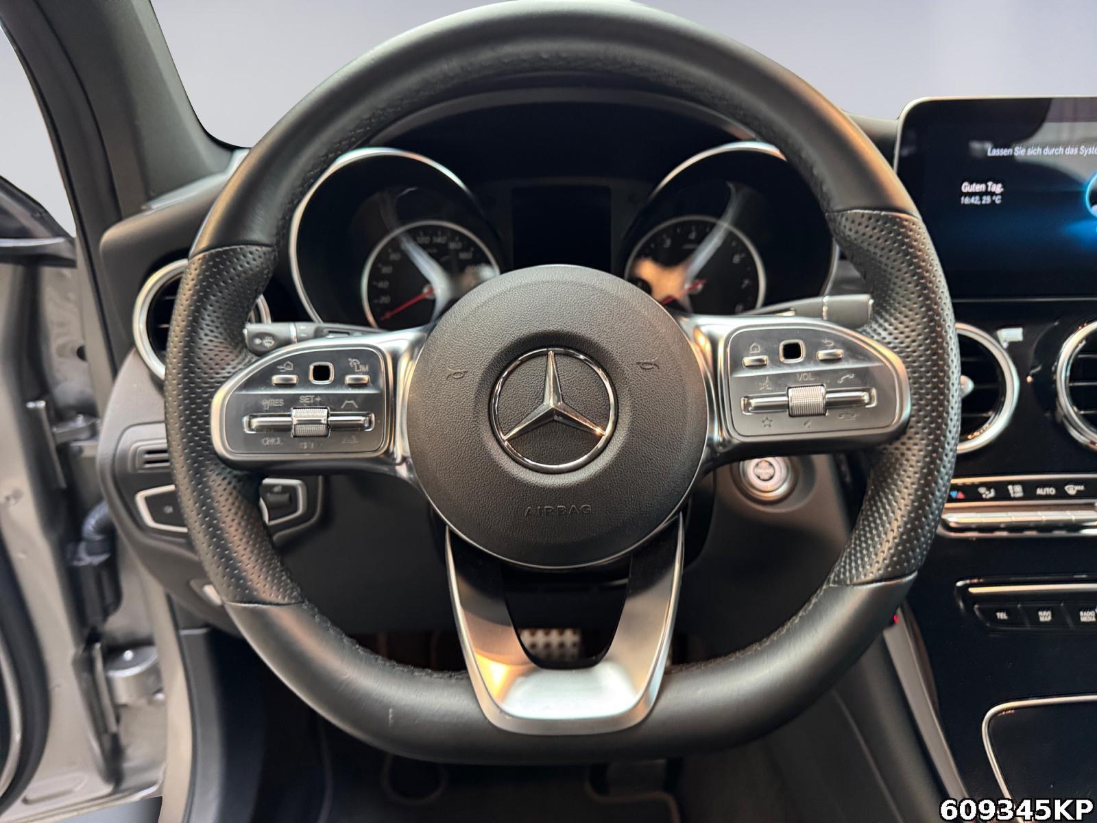 Fahrzeugabbildung Mercedes-Benz GLC 200 4matic AMG Line AHK DistronicHUDCarPlay