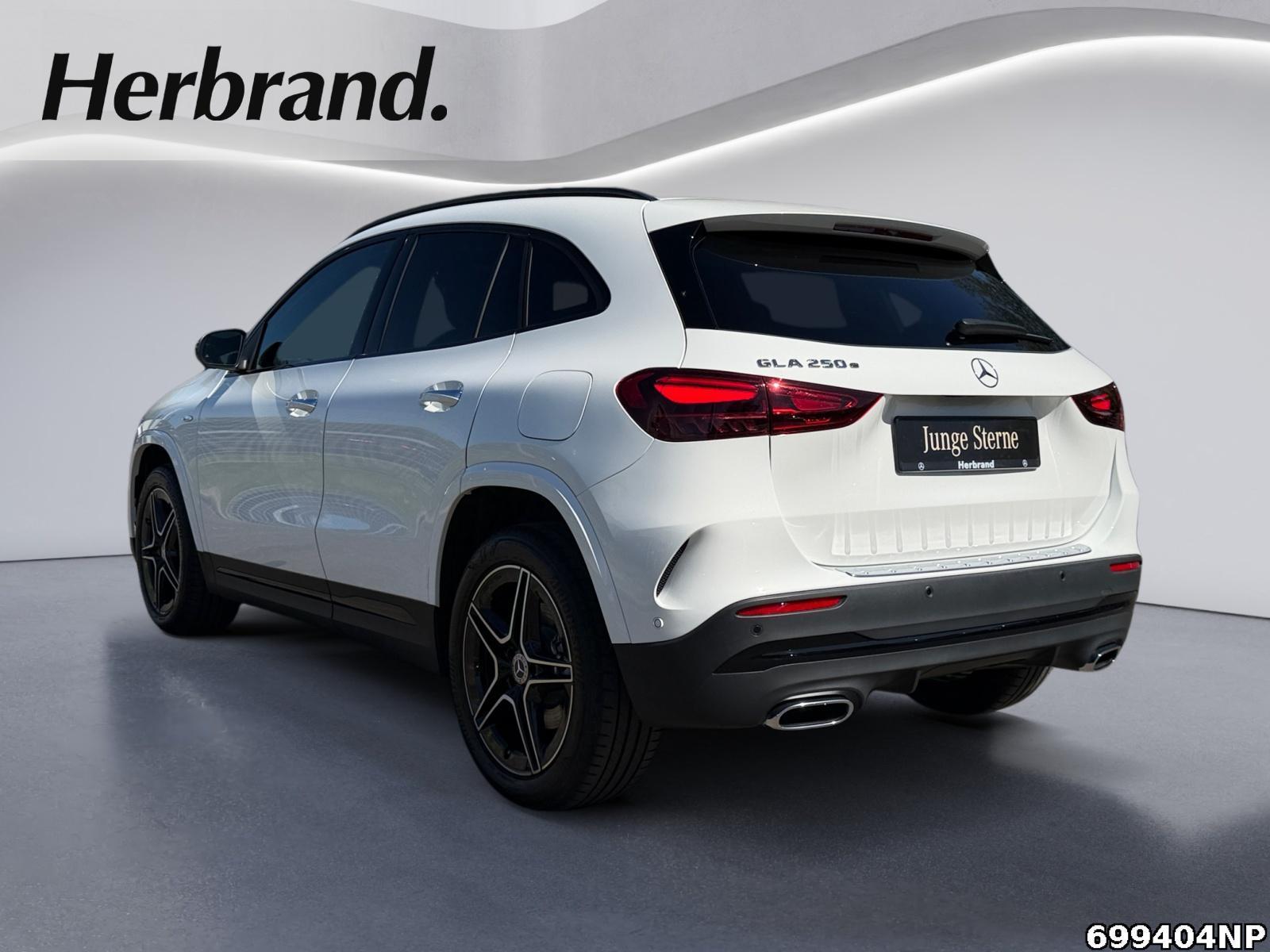 Fahrzeugabbildung Mercedes-Benz GLA 250 e AMG AHK Pano HUD 360° Sportsitz 19