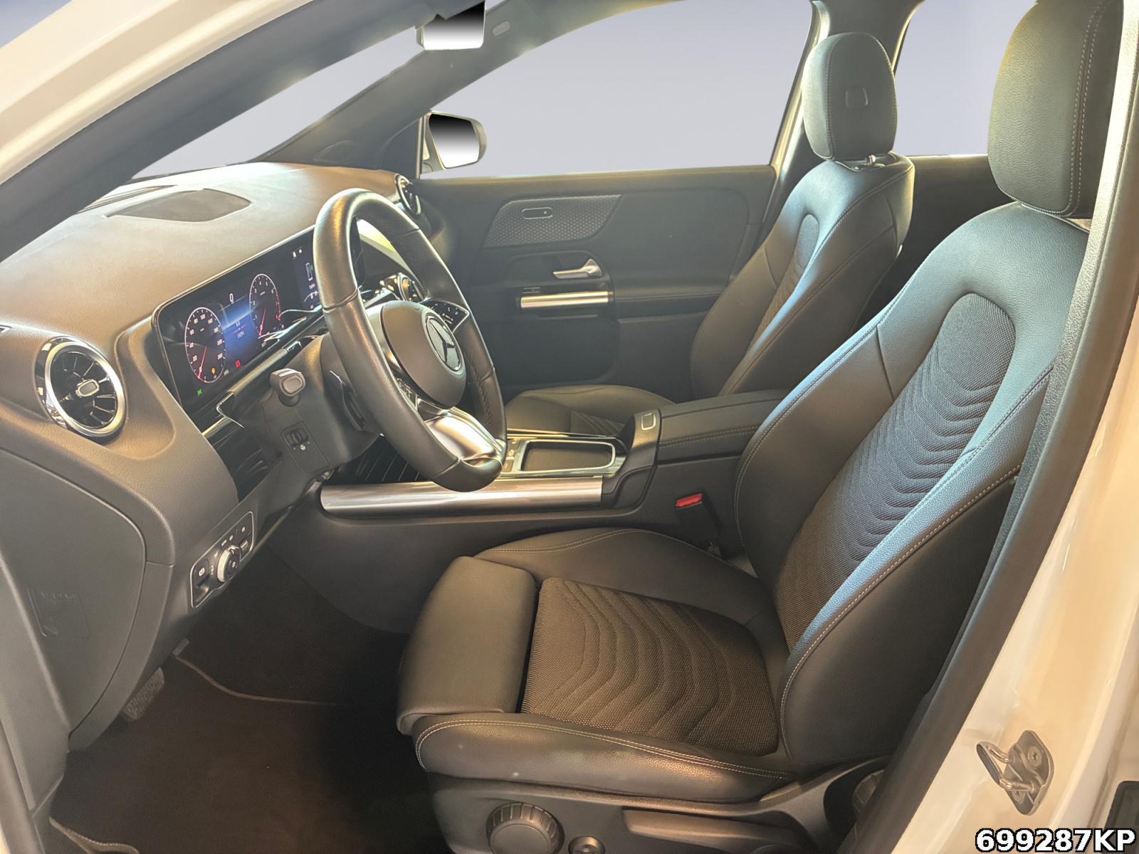 Fahrzeugabbildung Mercedes-Benz GLA 180 Progressive AHK Kamera Lenkradhzg 18