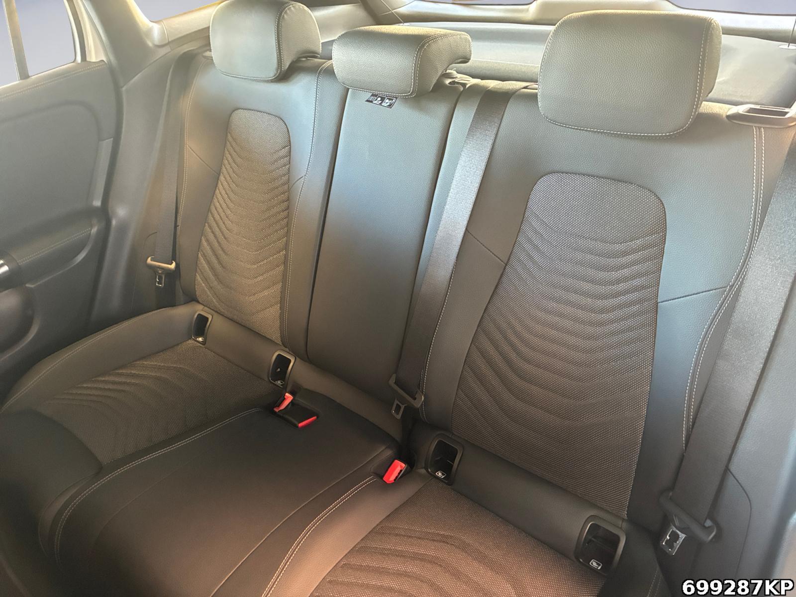 Fahrzeugabbildung Mercedes-Benz GLA 180 Progressive AHK Kamera Lenkradhzg 18