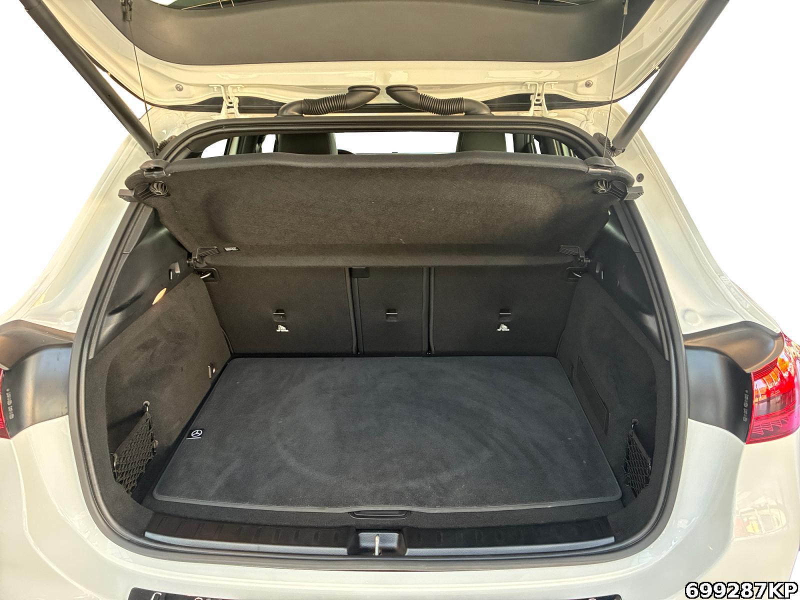 Fahrzeugabbildung Mercedes-Benz GLA 180 Progressive AHK Kamera Lenkradhzg 18
