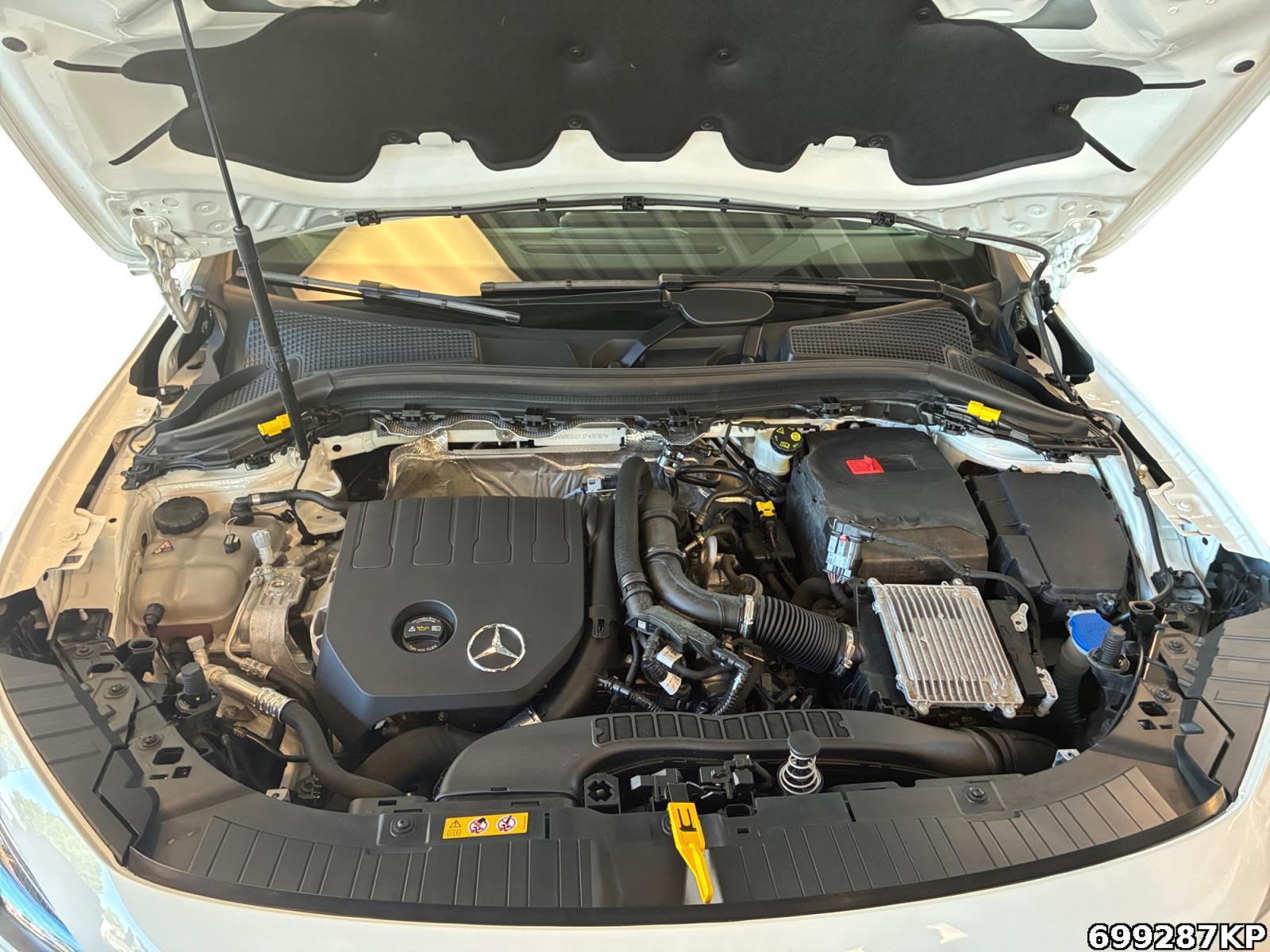 Fahrzeugabbildung Mercedes-Benz GLA 180 Progressive AHK Kamera Lenkradhzg 18