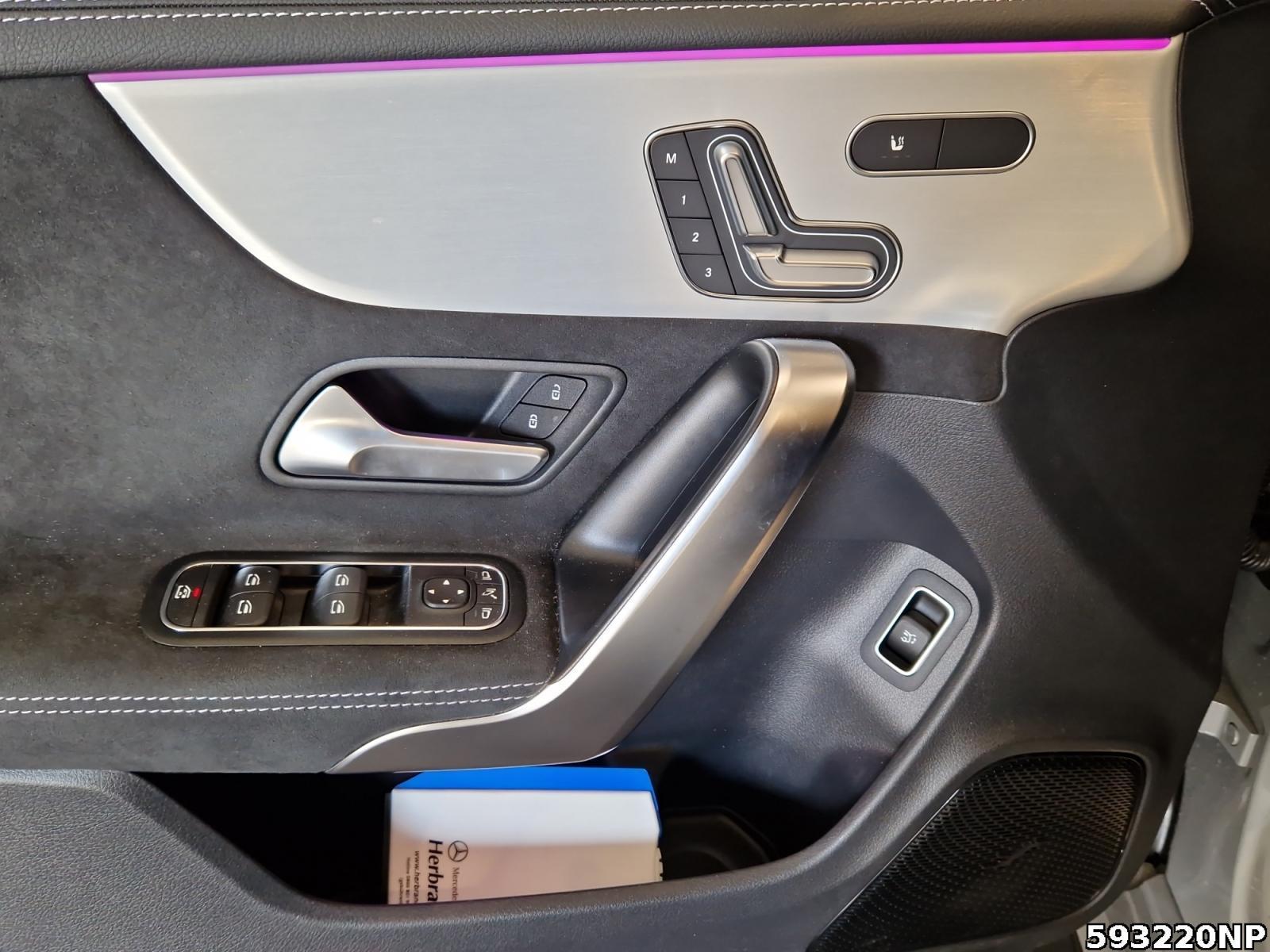Fahrzeugabbildung Mercedes-Benz CLA 200 Shooting Brake SPECIAL-EDITION+STHZG+AHK+DISTRONIC