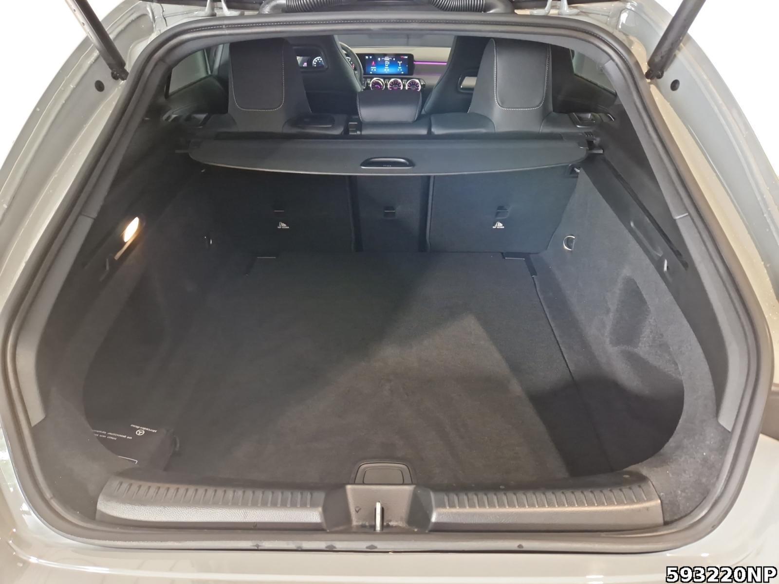 Fahrzeugabbildung Mercedes-Benz CLA 200 Shooting Brake SPECIAL-EDITION+STHZG+AHK+DISTRONIC