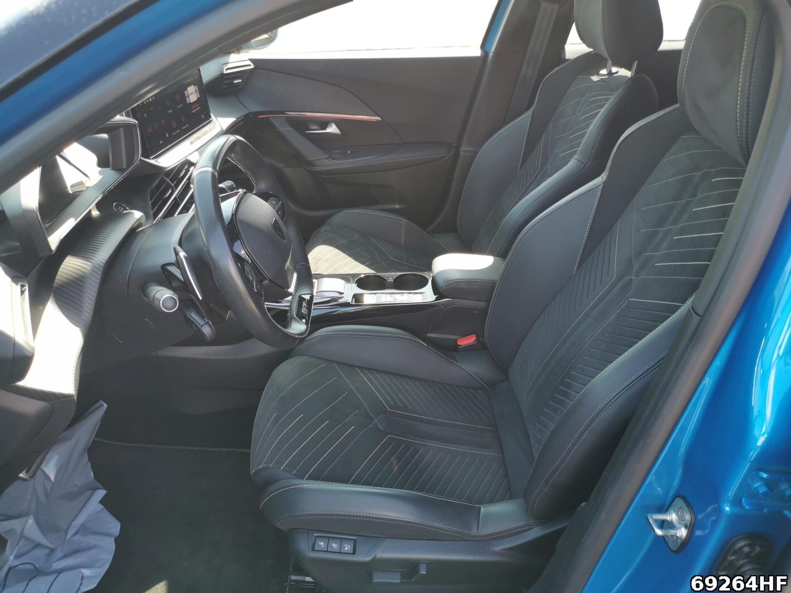 Fahrzeugabbildung Peugeot 2008 GT Pure Tech*PDC*Klimaautomatik*Tempomat*