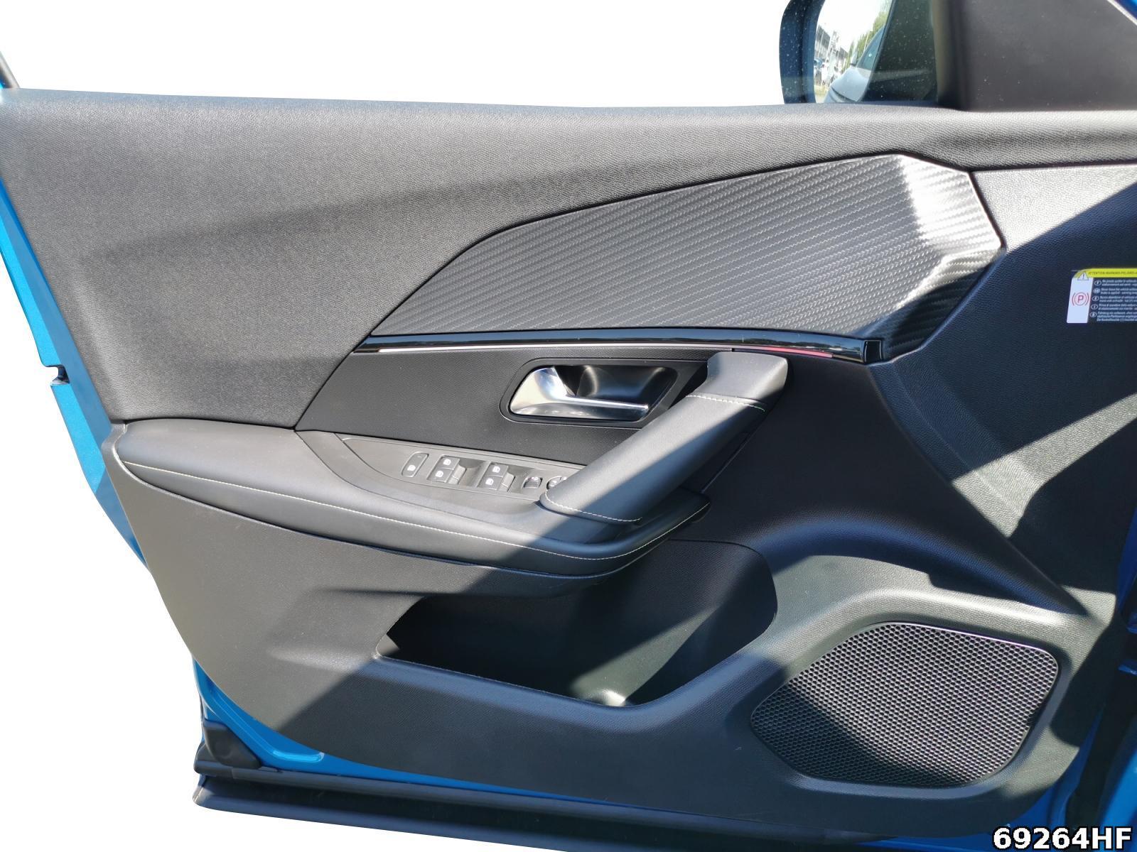 Fahrzeugabbildung Peugeot 2008 GT Pure Tech*PDC*Klimaautomatik*Tempomat*