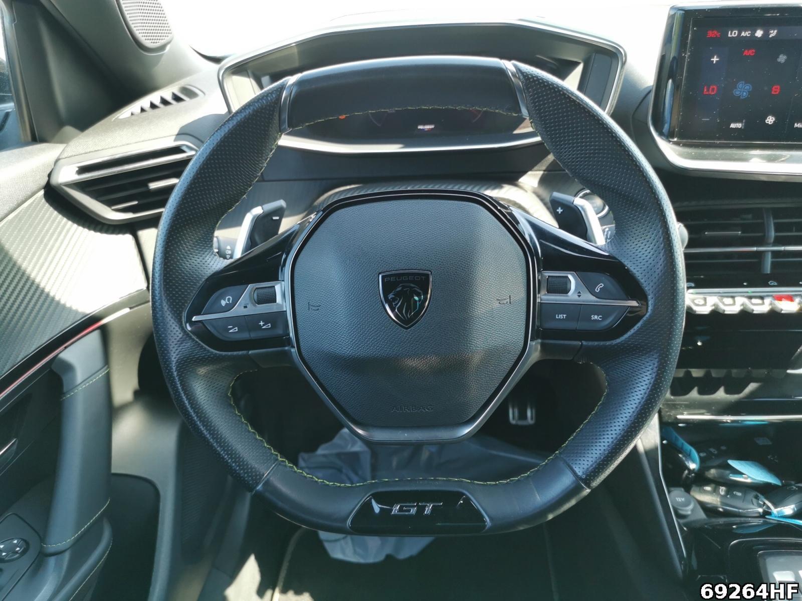 Fahrzeugabbildung Peugeot 2008 GT Pure Tech*PDC*Klimaautomatik*Tempomat*