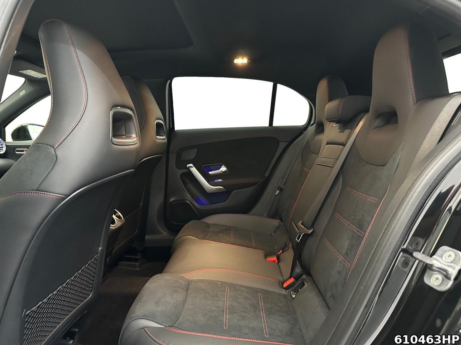 Fahrzeugabbildung Mercedes-Benz A 180 AMG Pano Night 360° Multibeam Keyless 19