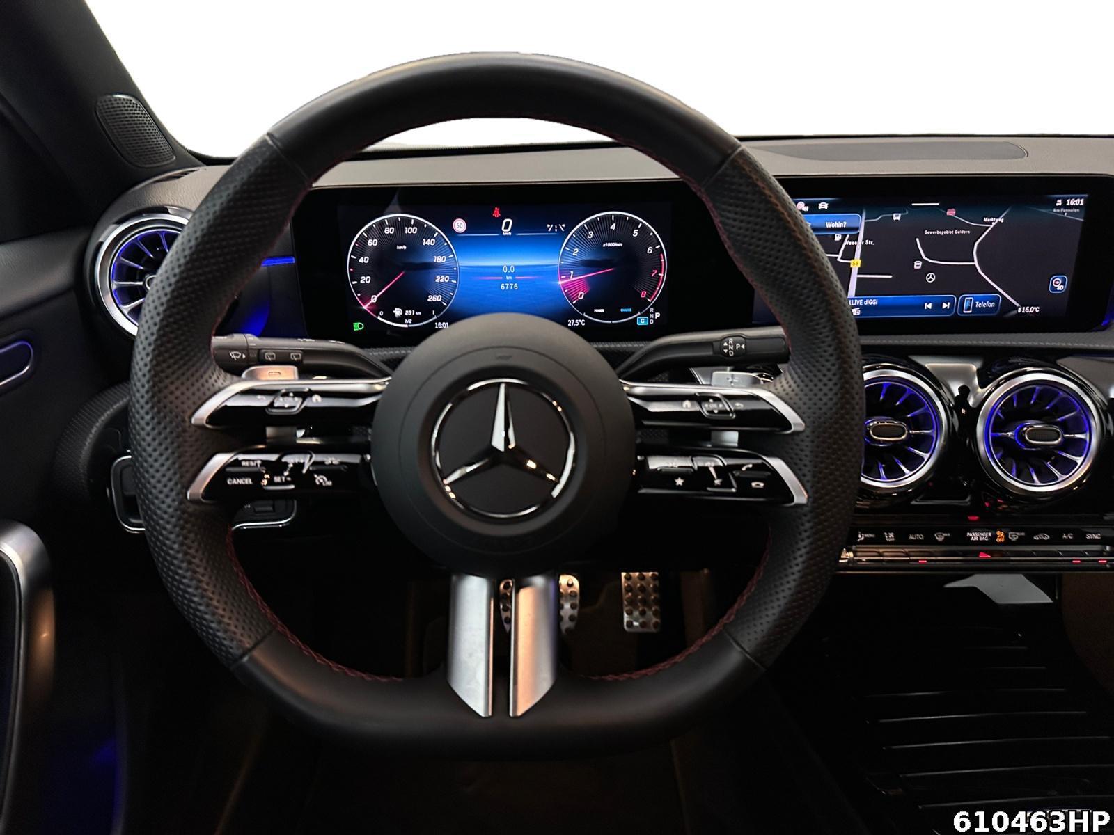 Fahrzeugabbildung Mercedes-Benz A 180 AMG Pano Night 360° Multibeam Keyless 19