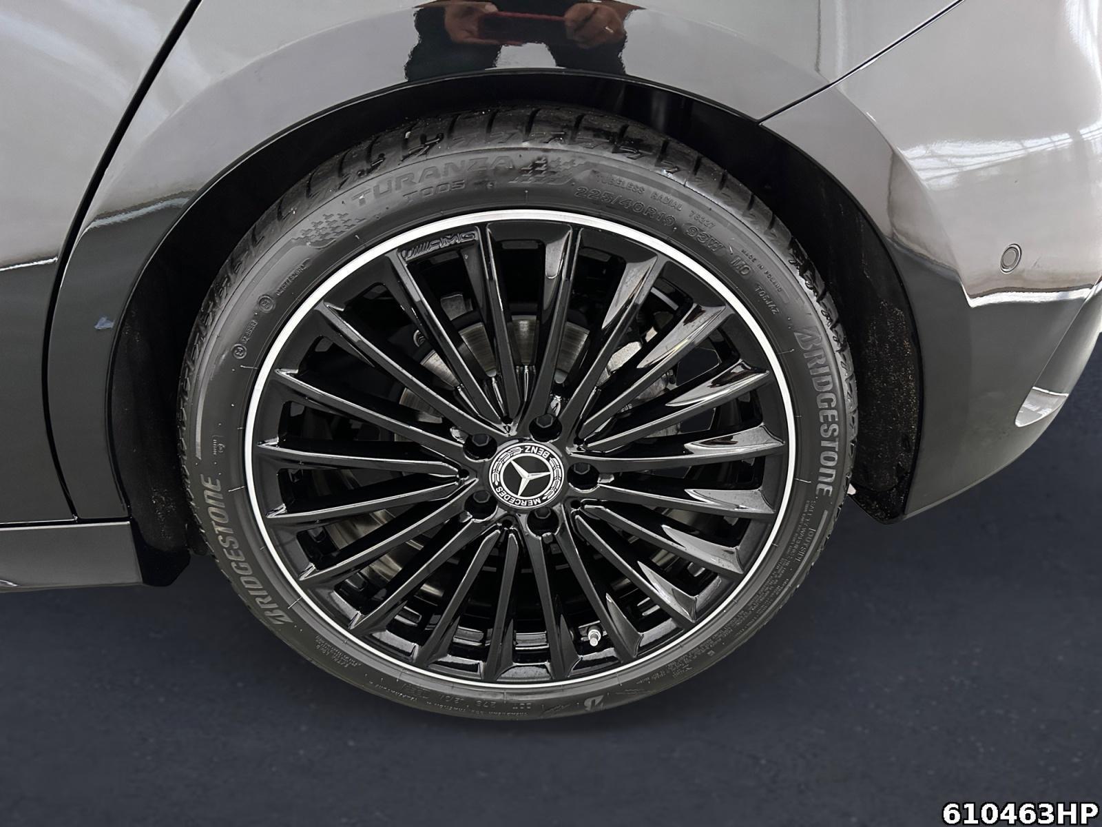 Fahrzeugabbildung Mercedes-Benz A 180 AMG Pano Night 360° Multibeam Keyless 19