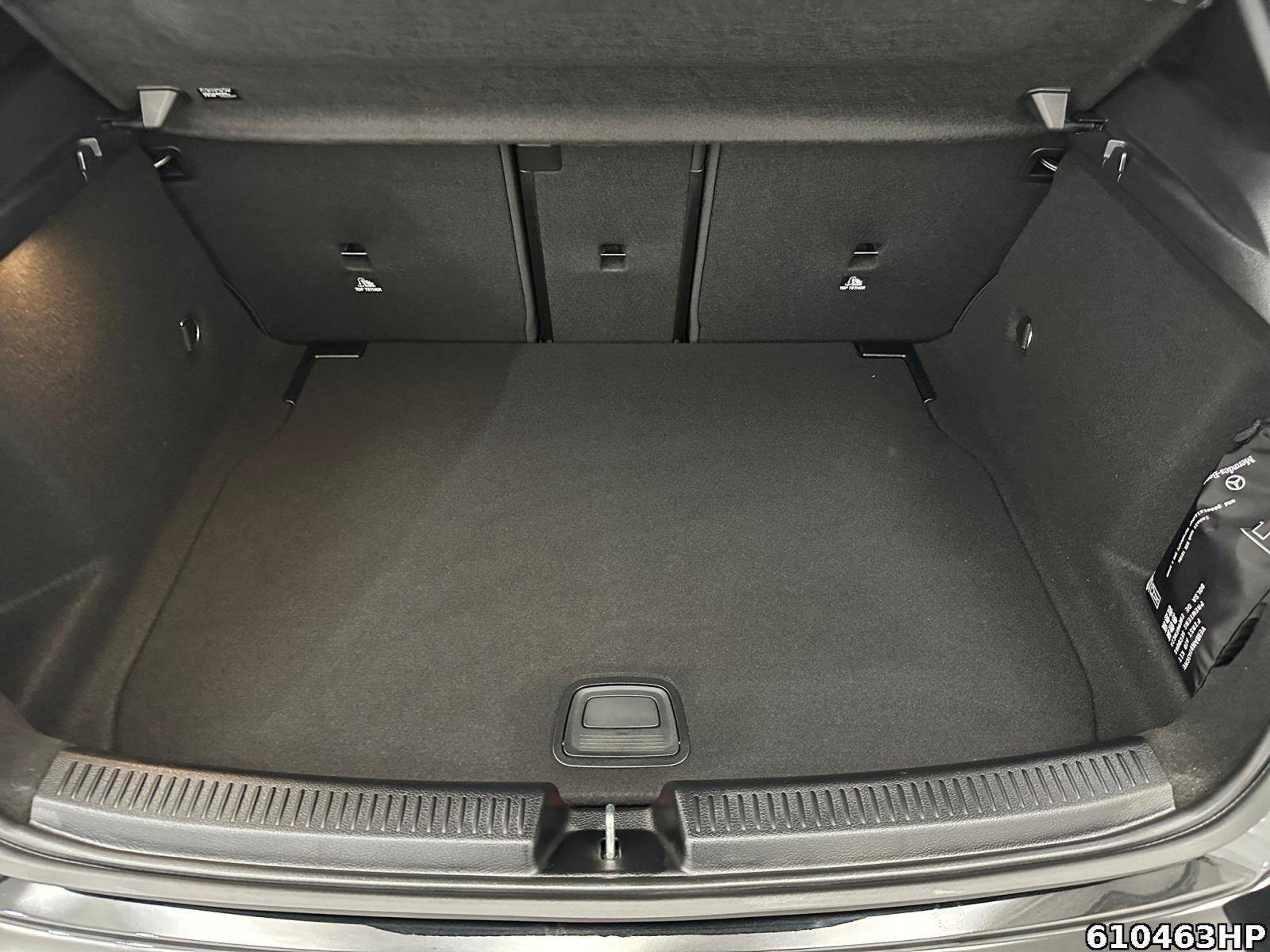 Fahrzeugabbildung Mercedes-Benz A 180 AMG Pano Night 360° Multibeam Keyless 19