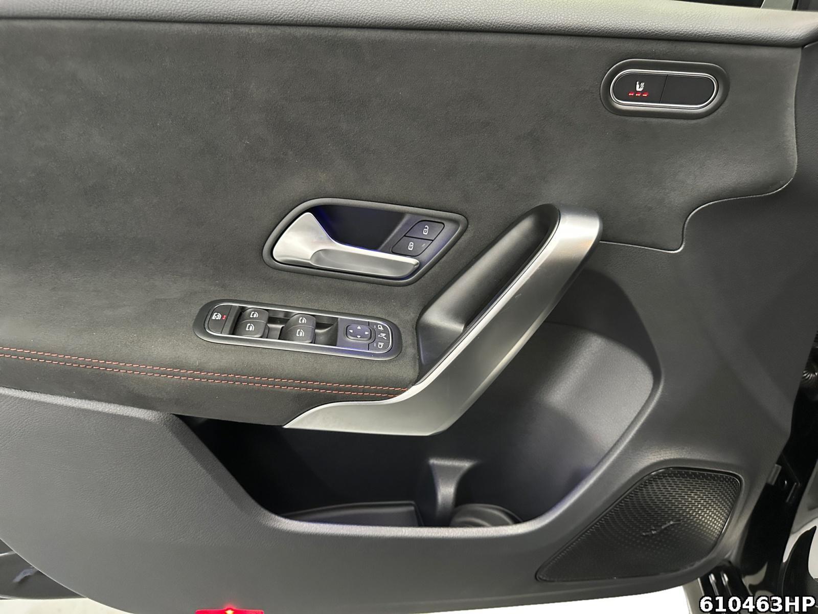 Fahrzeugabbildung Mercedes-Benz A 180 AMG Pano Night 360° Multibeam Keyless 19