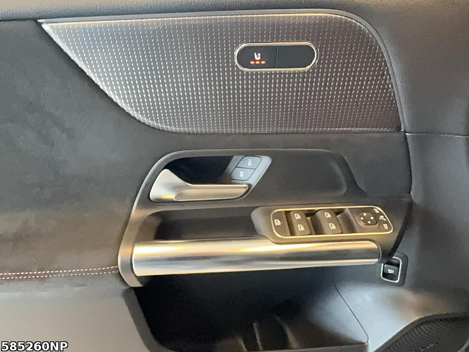 Fahrzeugabbildung Mercedes-Benz EQA AMG AHK Pano Kamera