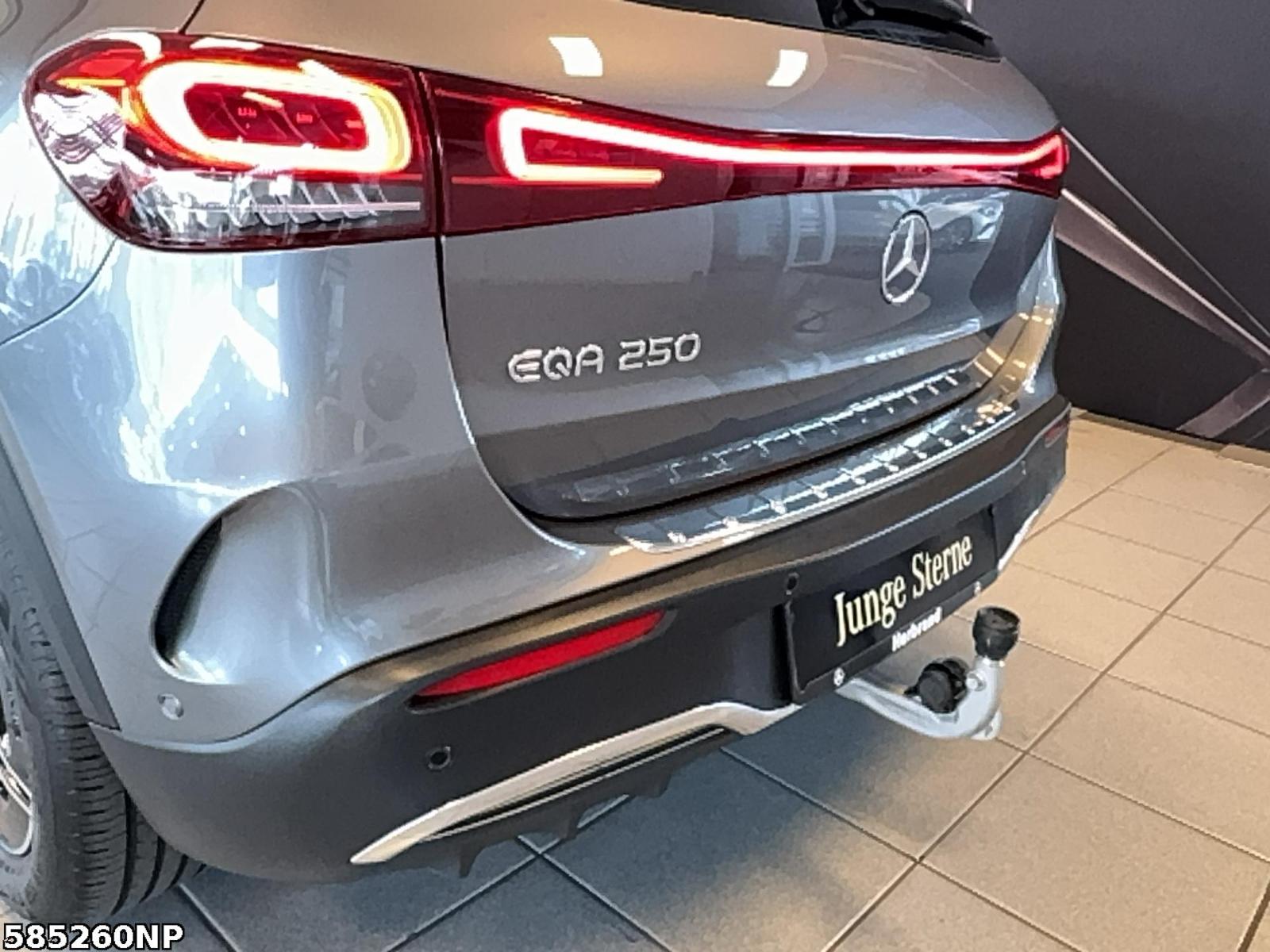 Fahrzeugabbildung Mercedes-Benz EQA AMG AHK Pano Kamera