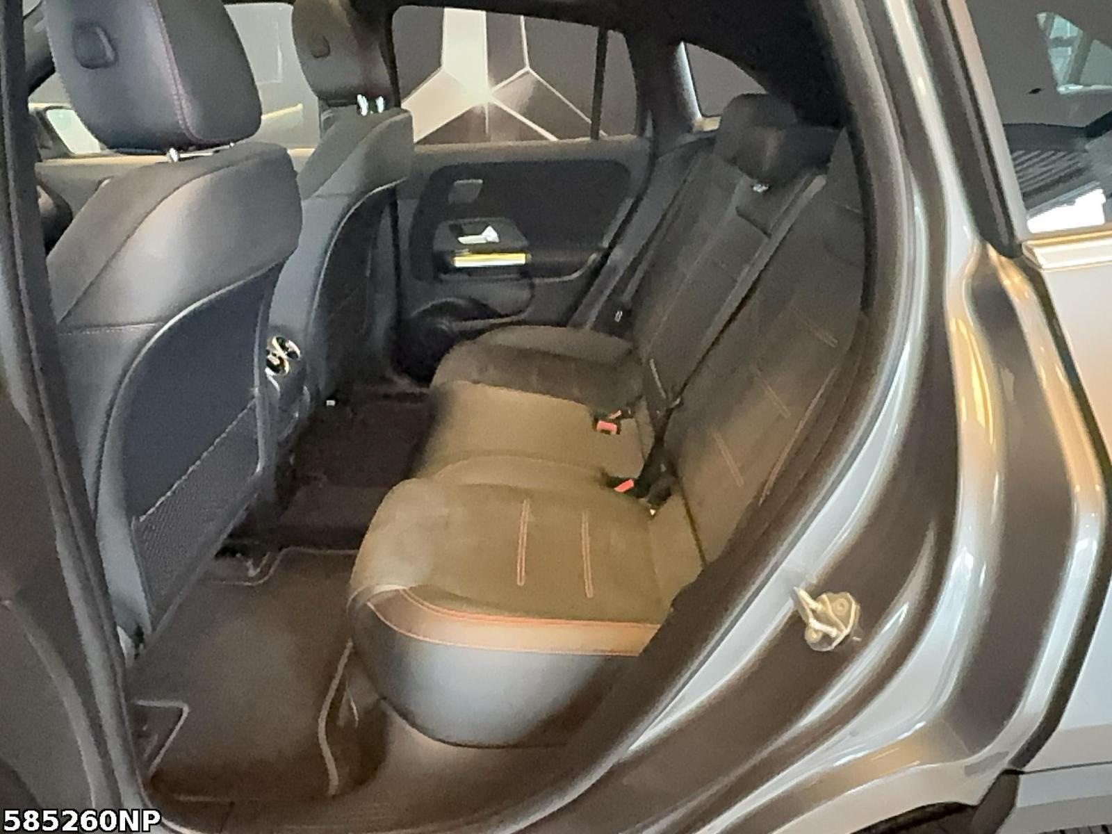 Fahrzeugabbildung Mercedes-Benz EQA AMG AHK Pano Kamera