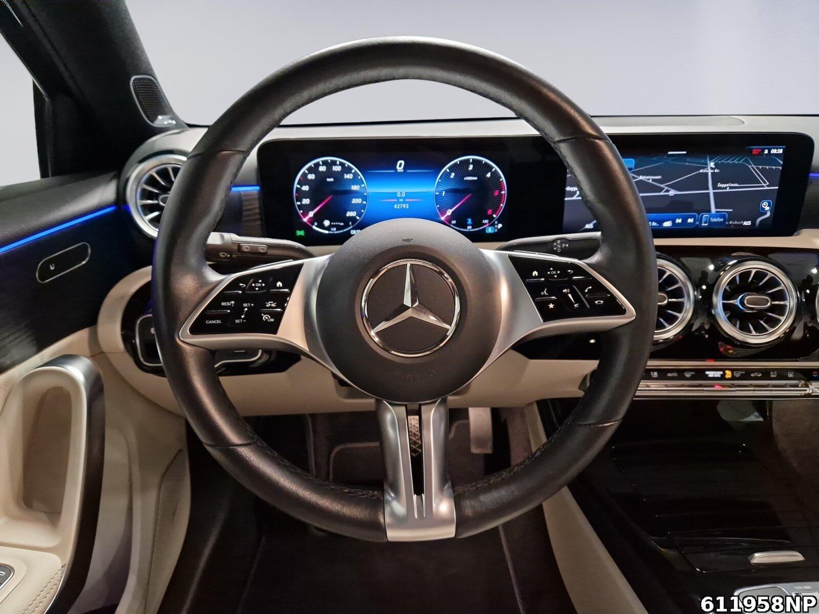 Fahrzeugabbildung Mercedes-Benz A 220 d Progressive AHK Burmester Standheizung