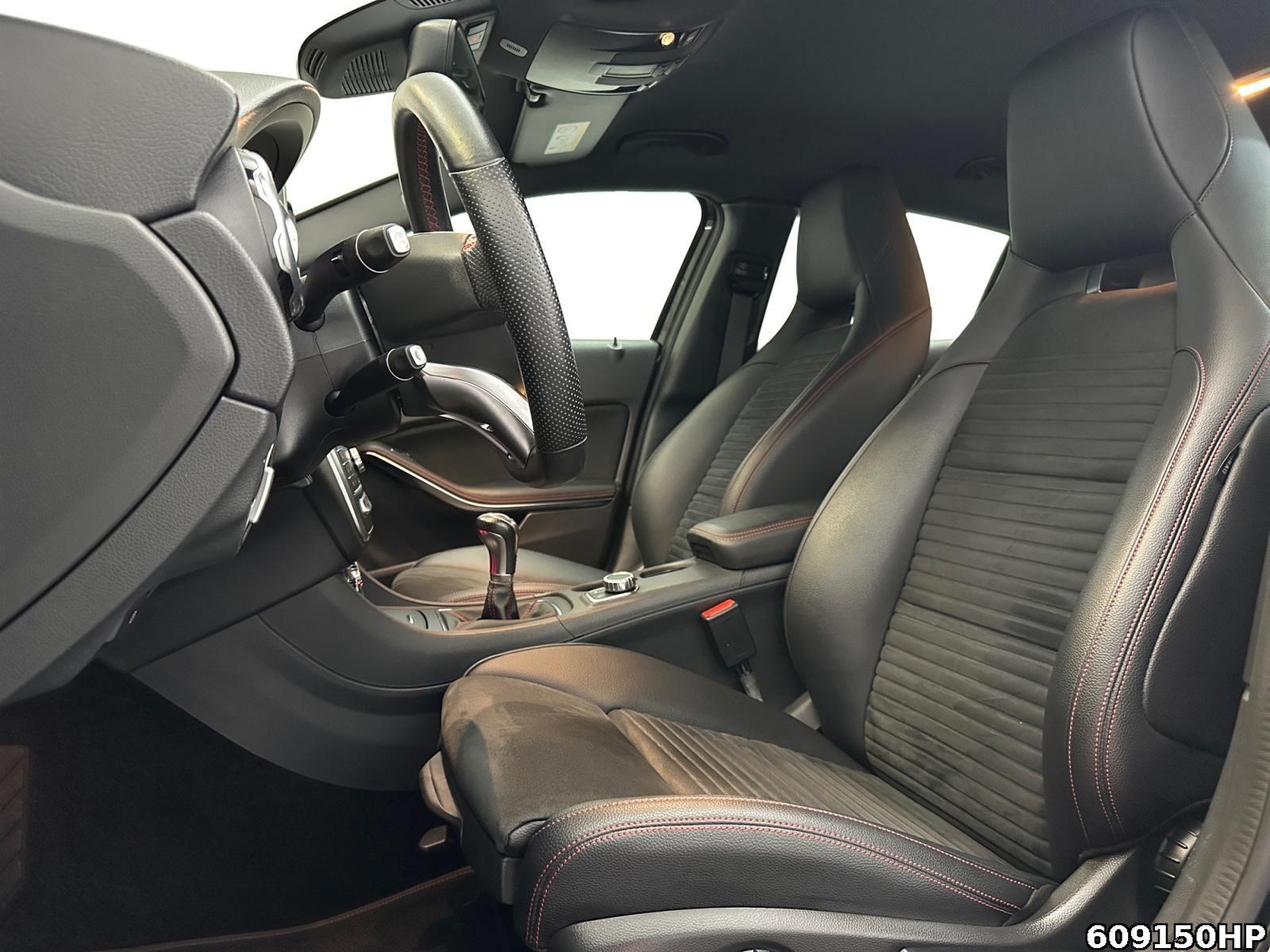 Fahrzeugabbildung Mercedes-Benz GLA 200 AMG Kamera LED 19
