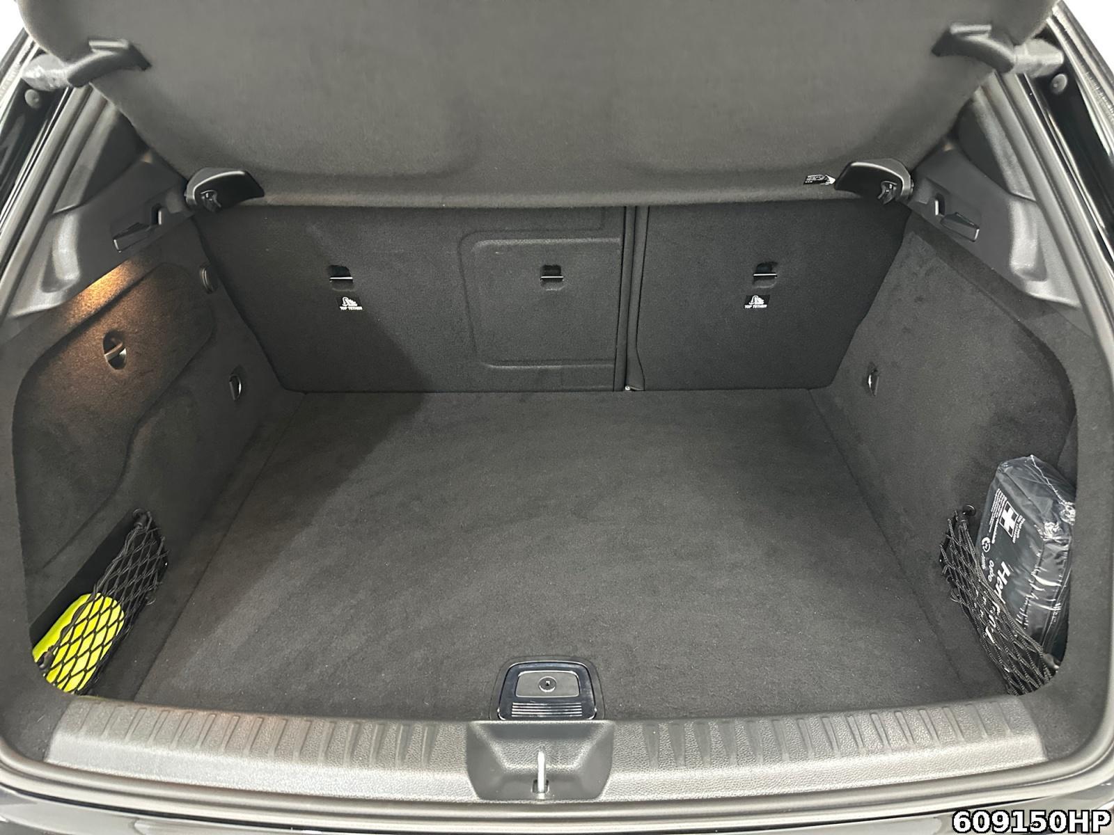 Fahrzeugabbildung Mercedes-Benz GLA 200 AMG Kamera LED 19