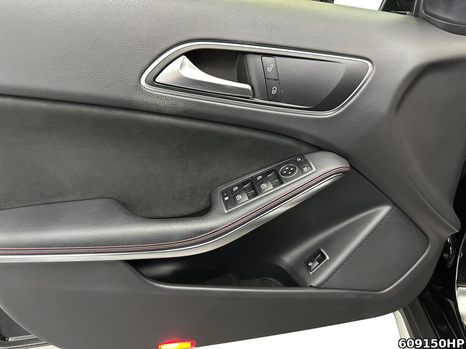 Fahrzeugabbildung Mercedes-Benz GLA 200 AMG Kamera LED 19