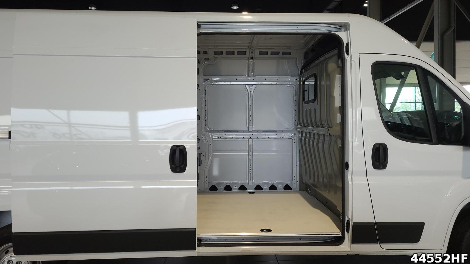 Fahrzeugabbildung Peugeot Boxer Kasten 335 L3H2 140 PS BlueHDi MT