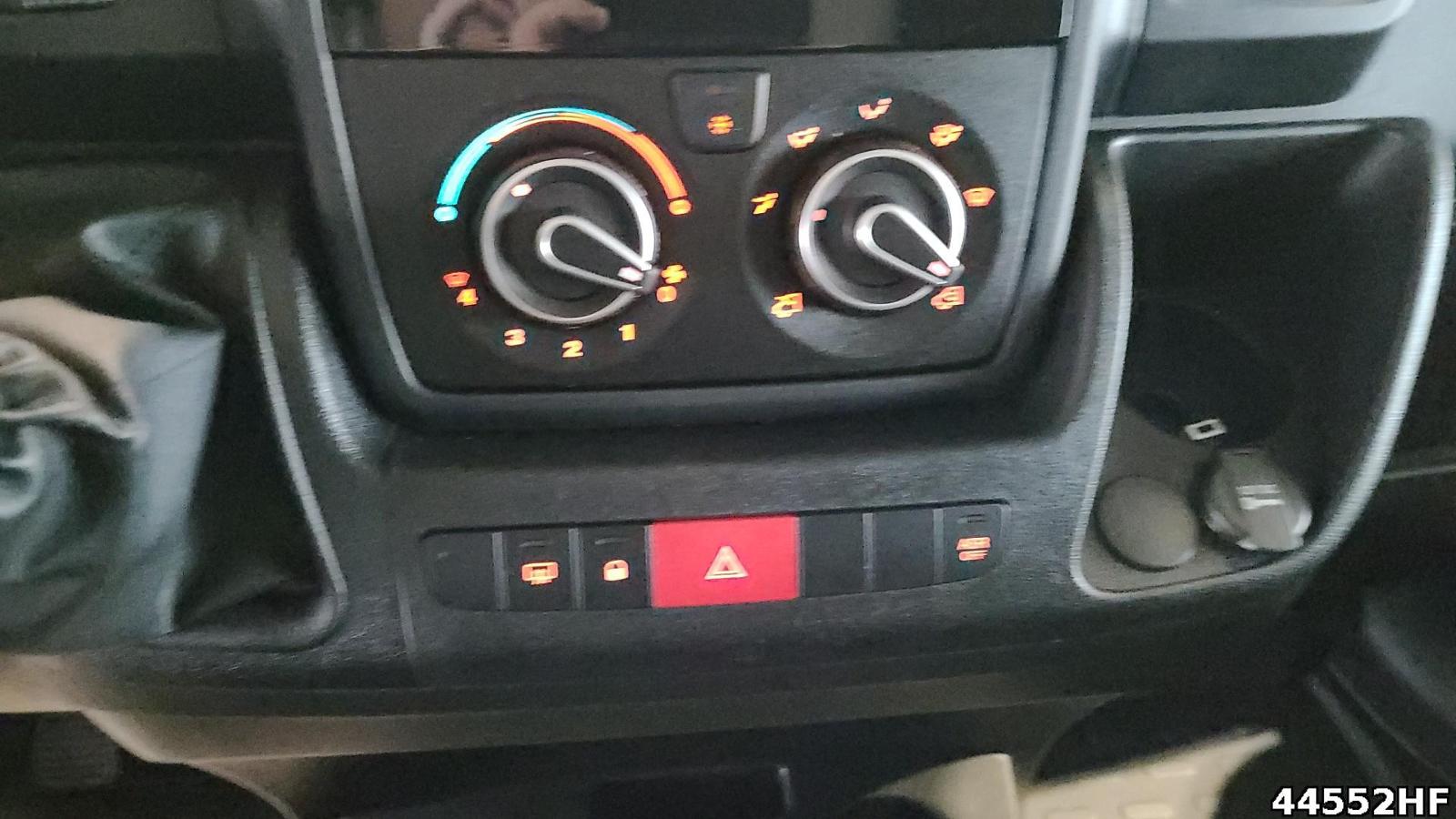 Fahrzeugabbildung Peugeot Boxer Kasten 335 L3H2 140 PS BlueHDi MT