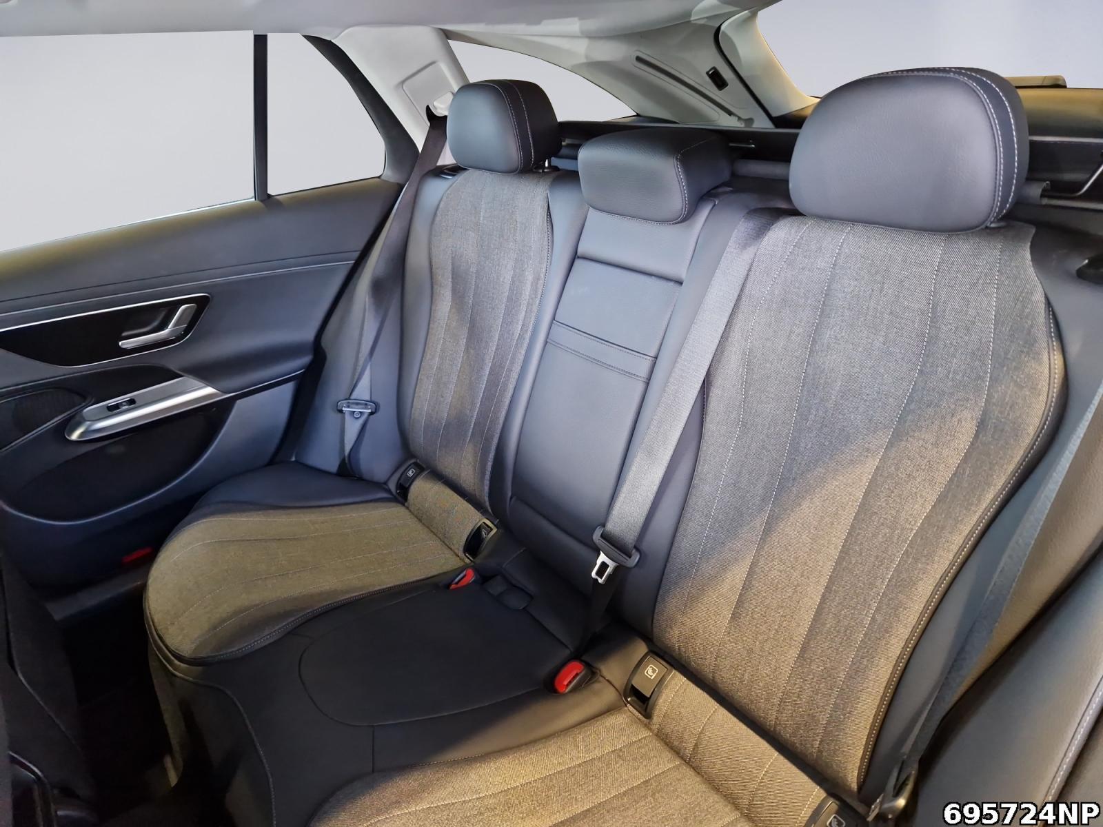 Fahrzeugabbildung Mercedes-Benz E 200 T Avantgarde AHK 360° DISTRONIC KEYLESS.