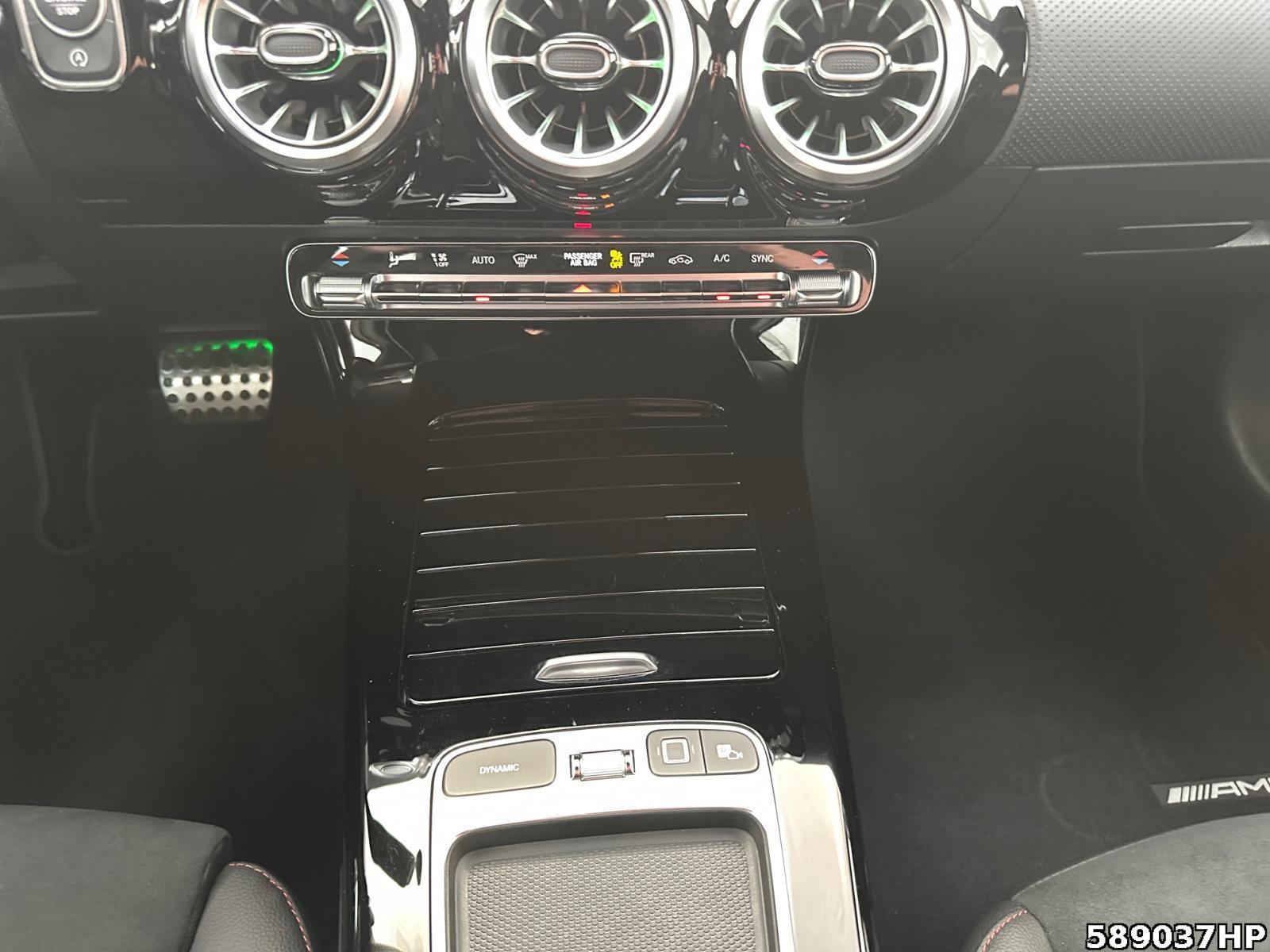 Fahrzeugabbildung Mercedes-Benz A 200 AMG AHK Distronic Sitzhzg Rückfahrkamera.