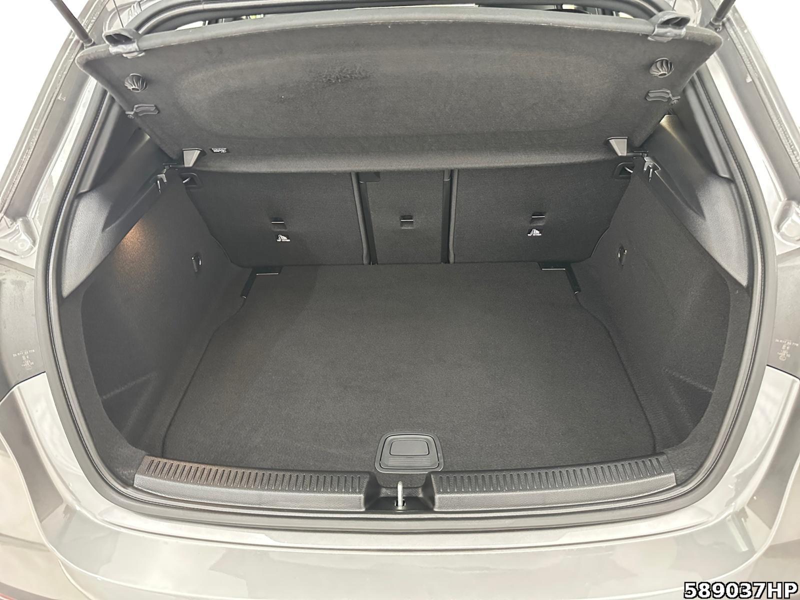 Fahrzeugabbildung Mercedes-Benz A 200 AMG AHK Distronic Sitzhzg Rückfahrkamera.