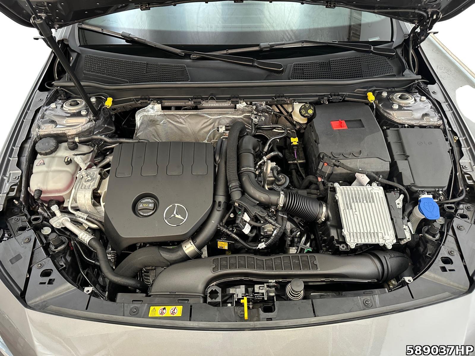 Fahrzeugabbildung Mercedes-Benz A 200 AMG AHK Distronic Sitzhzg Rückfahrkamera.