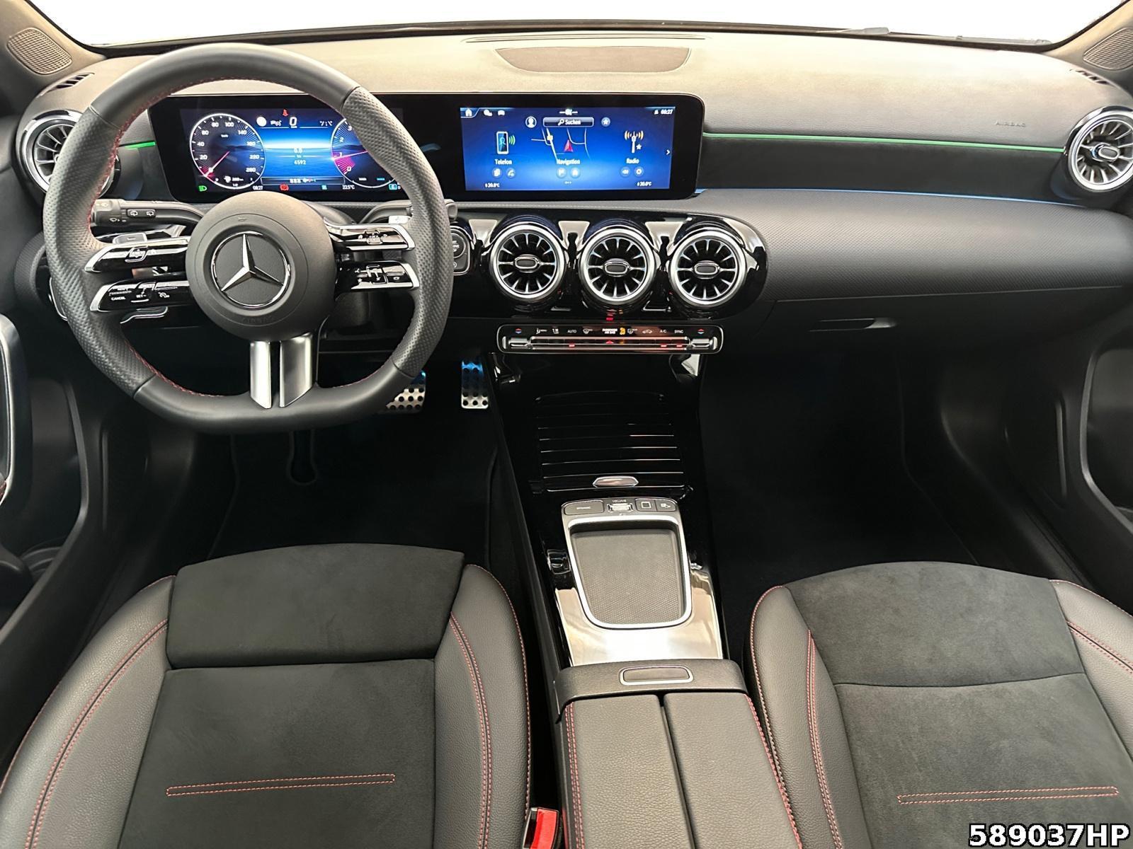Fahrzeugabbildung Mercedes-Benz A 200 AMG AHK Distronic Sitzhzg Rückfahrkamera.