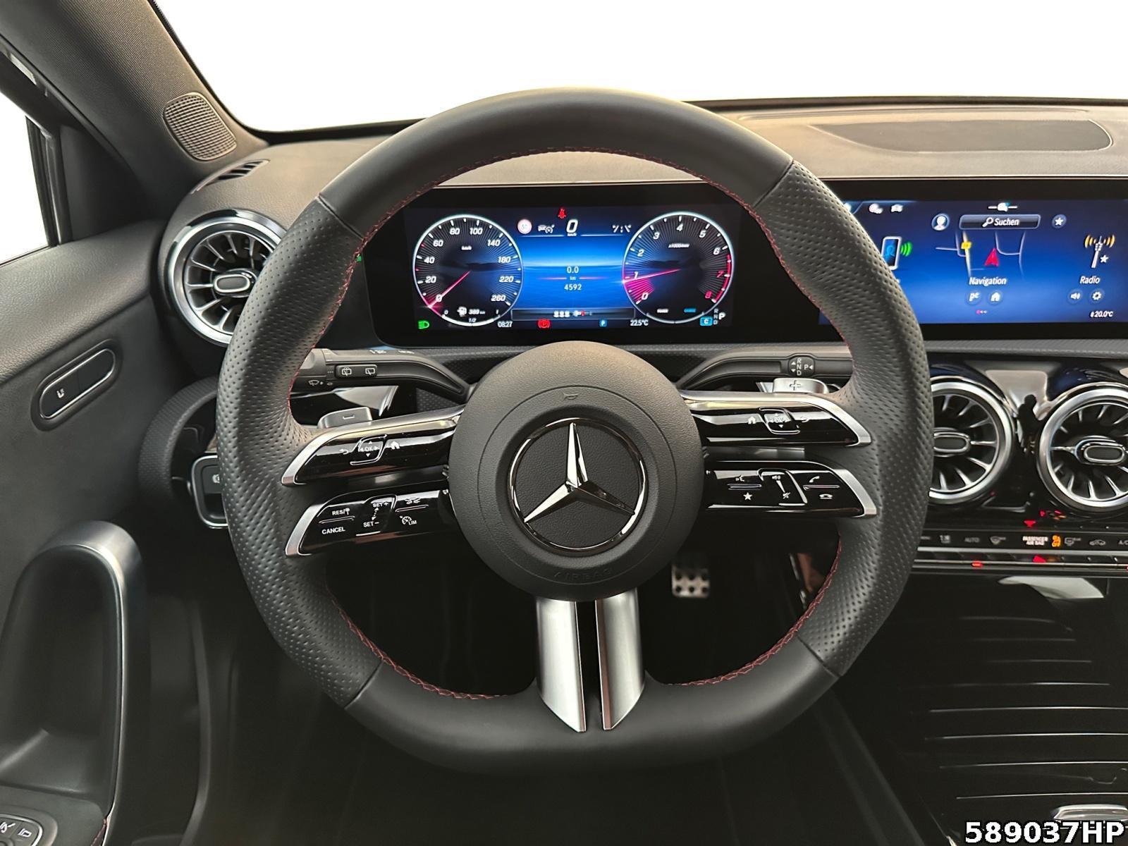 Fahrzeugabbildung Mercedes-Benz A 200 AMG AHK Distronic Sitzhzg Rückfahrkamera.