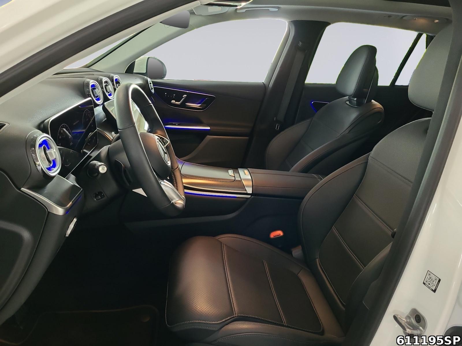 Fahrzeugabbildung Mercedes-Benz GLC 300 e 4M Avantgarde PanoAHKMemoryKamera LED