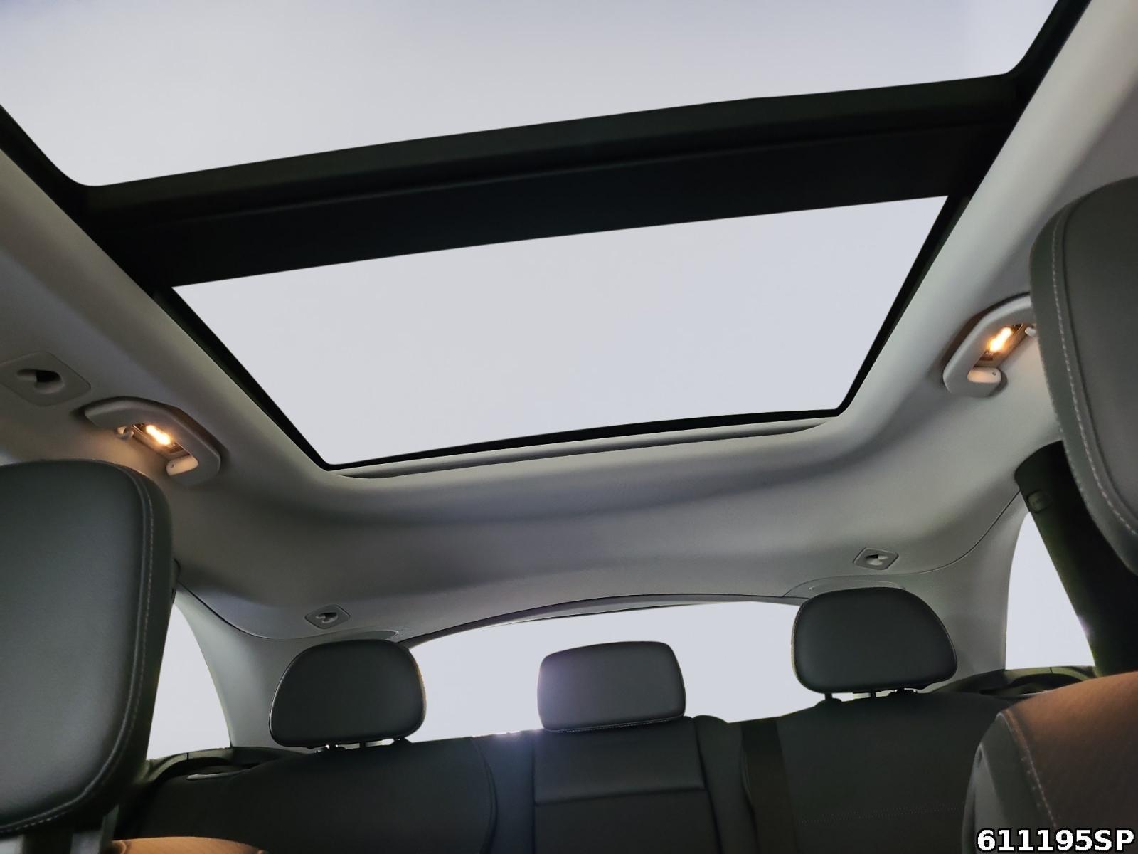 Fahrzeugabbildung Mercedes-Benz GLC 300 e 4M Avantgarde PanoAHKMemoryKamera LED