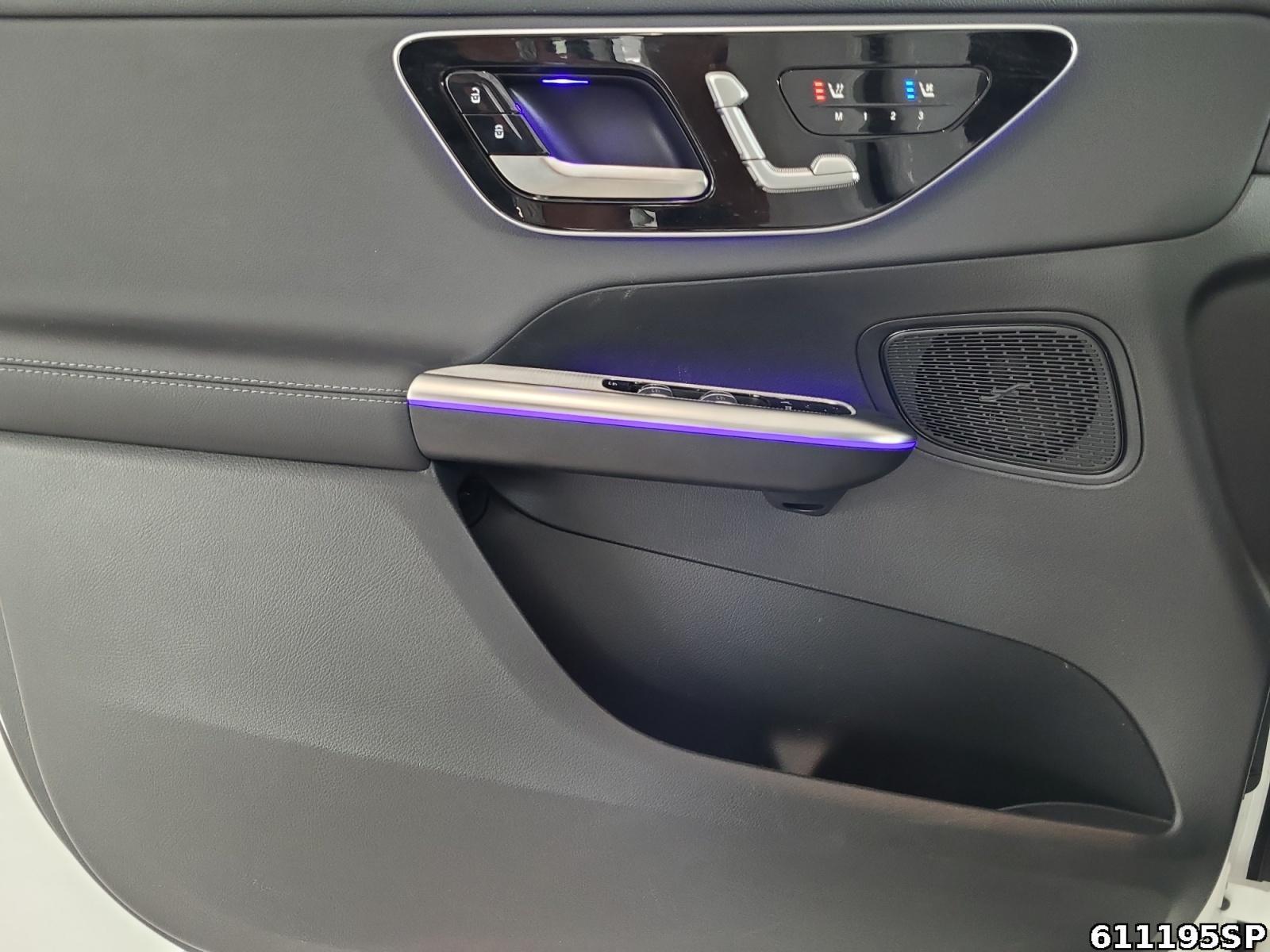 Fahrzeugabbildung Mercedes-Benz GLC 300 e 4M Avantgarde PanoAHKMemoryKamera LED