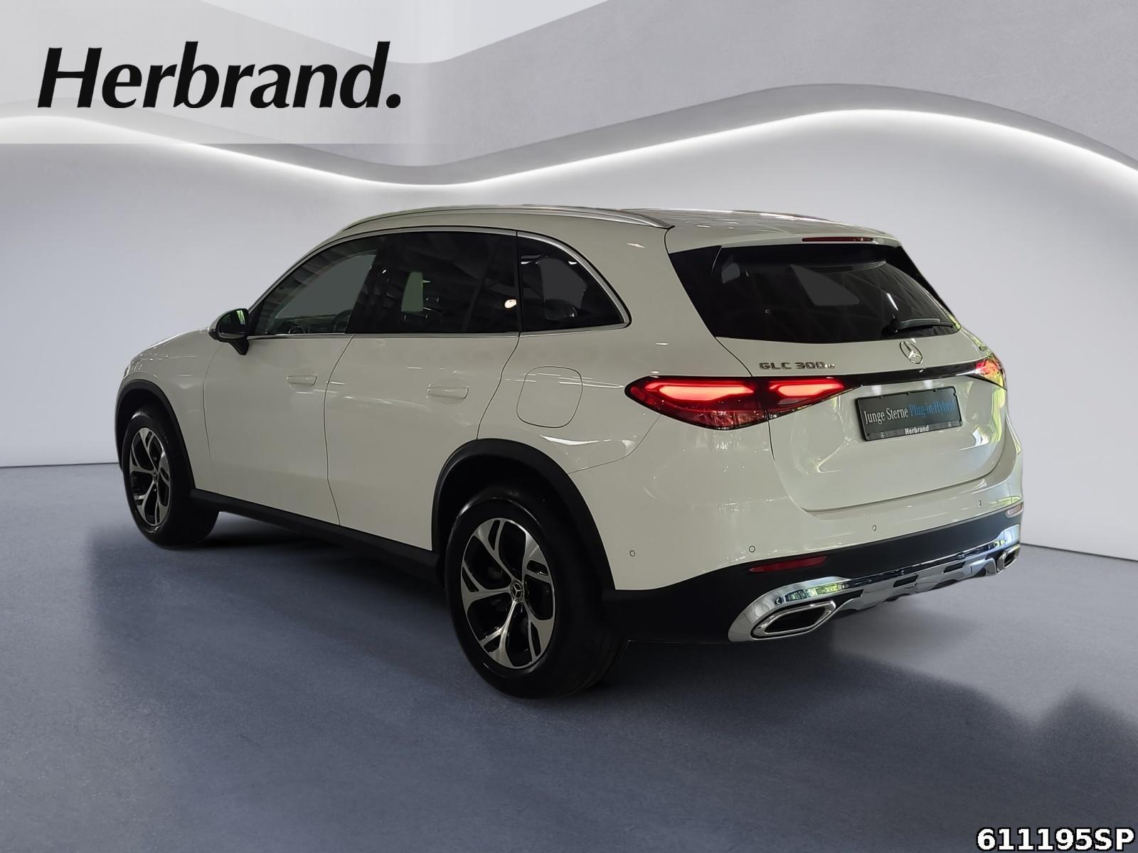 Fahrzeugabbildung Mercedes-Benz GLC 300 e 4M Avantgarde PanoAHKMemoryKamera LED